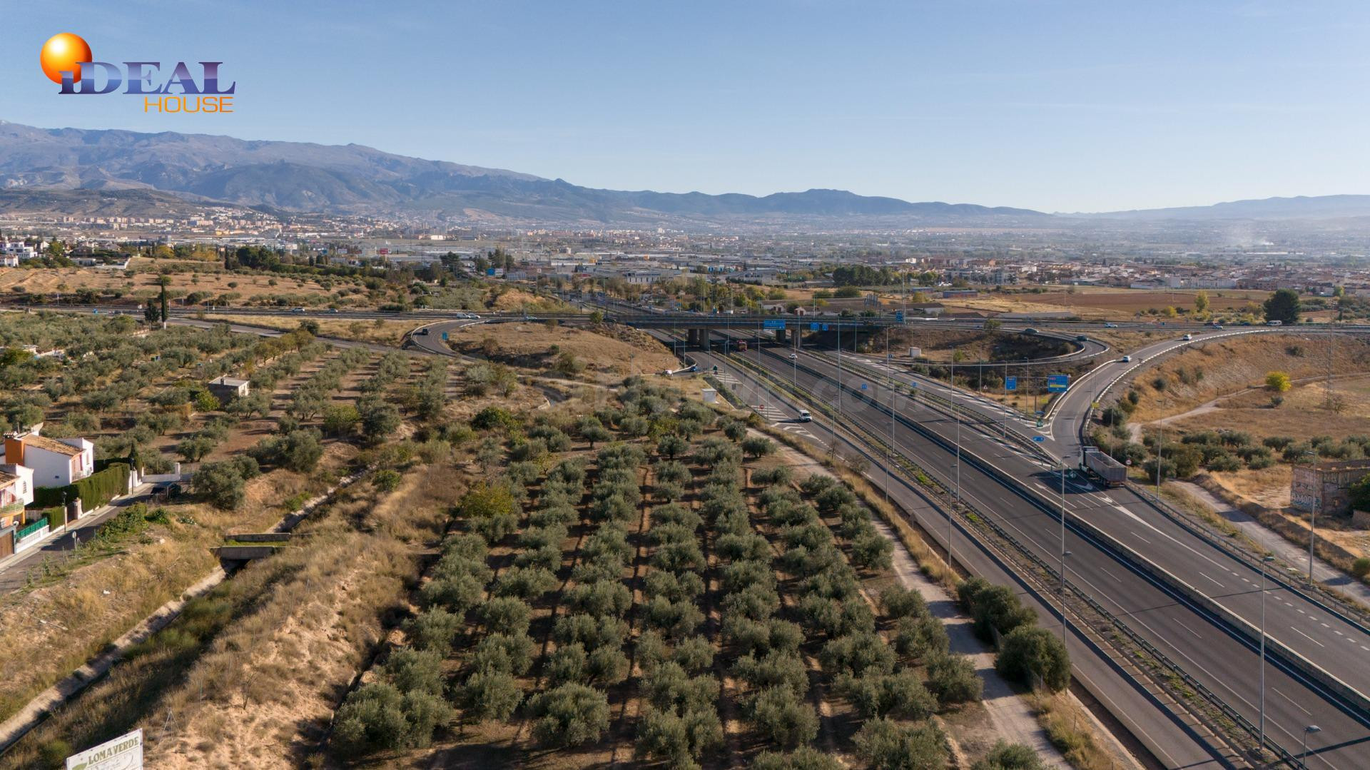 Oportunidad Única en Loma Verde: Suelo Urbano para Vivienda  - foto 4