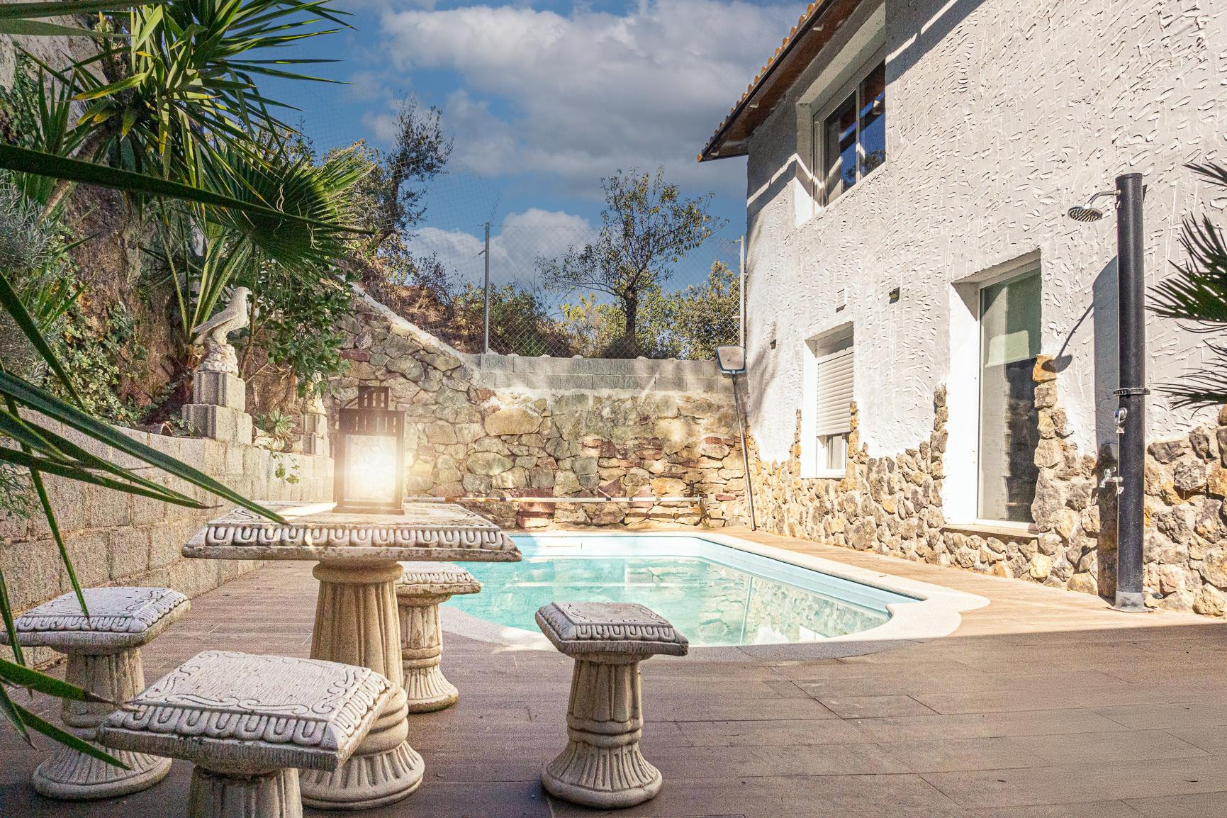 ESPECTACULAR CASA CON TERRENO EN LA SIERRA SUR