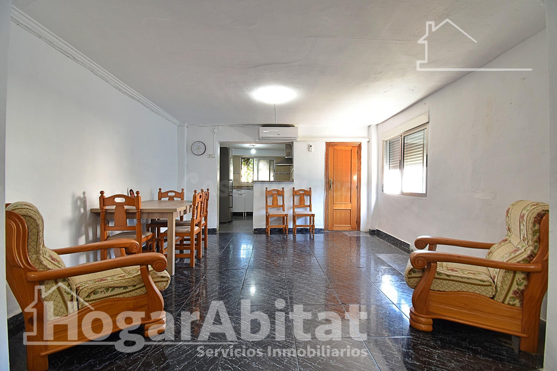 ¡OPORTUNIDAD DE INVERSIÓN! AMPLIA CASA ESQUINERA CON GRAN TE - foto 4