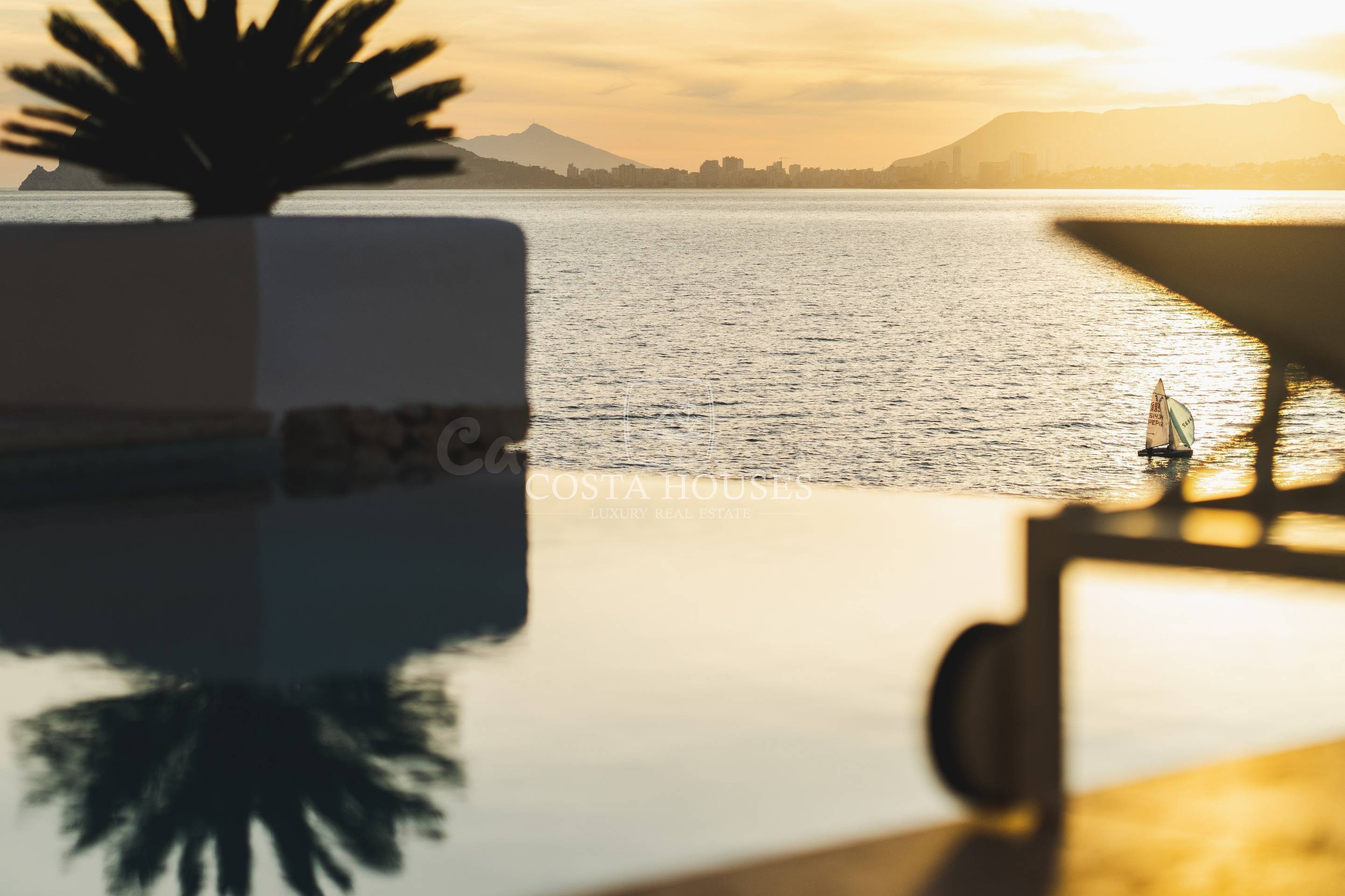 ❶ IBIZA VILLA FRENTE AL MAR EN MORAIRA, Costa Blanca | Exclu - foto 2
