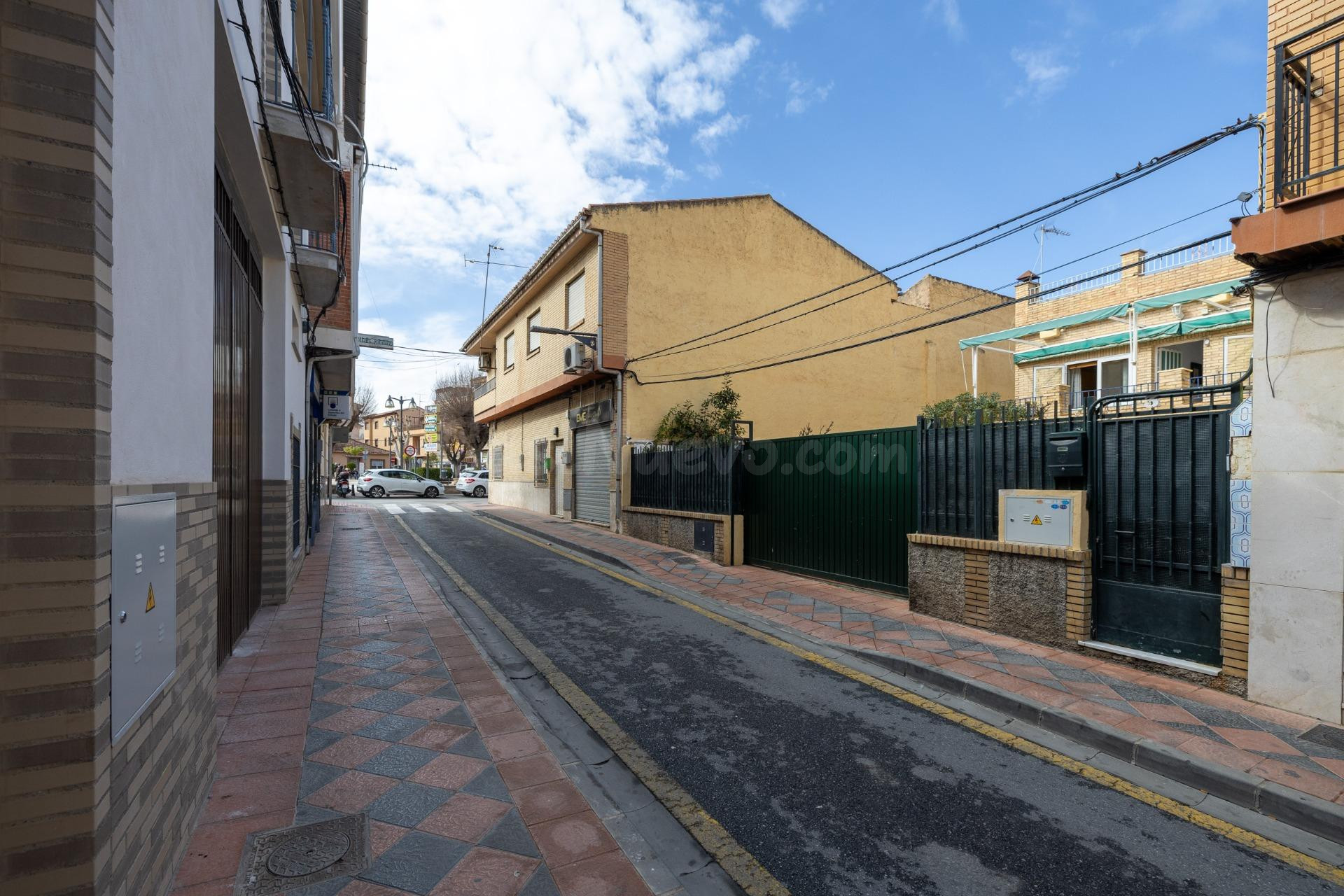 CASA EN PLENO CENTRO DE ARMILLA - foto 2