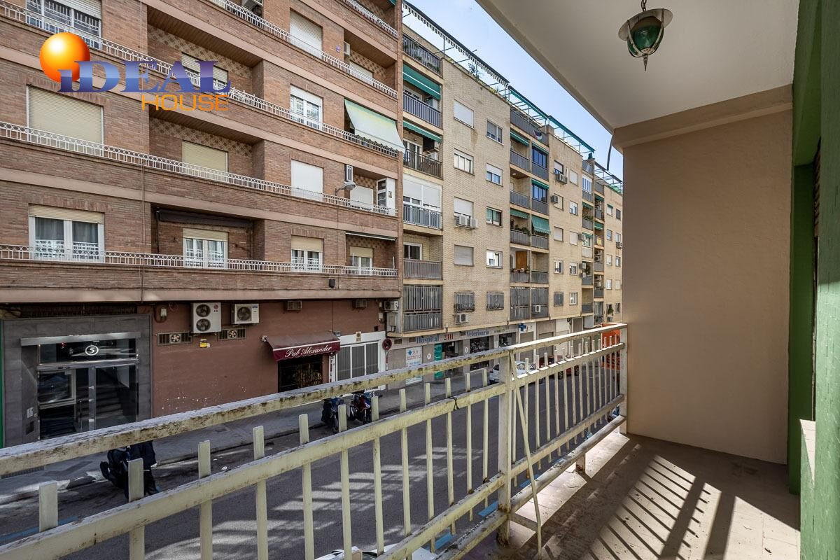 GRAN PISO JUNTO AV. DE CONSTITUCION - foto 3