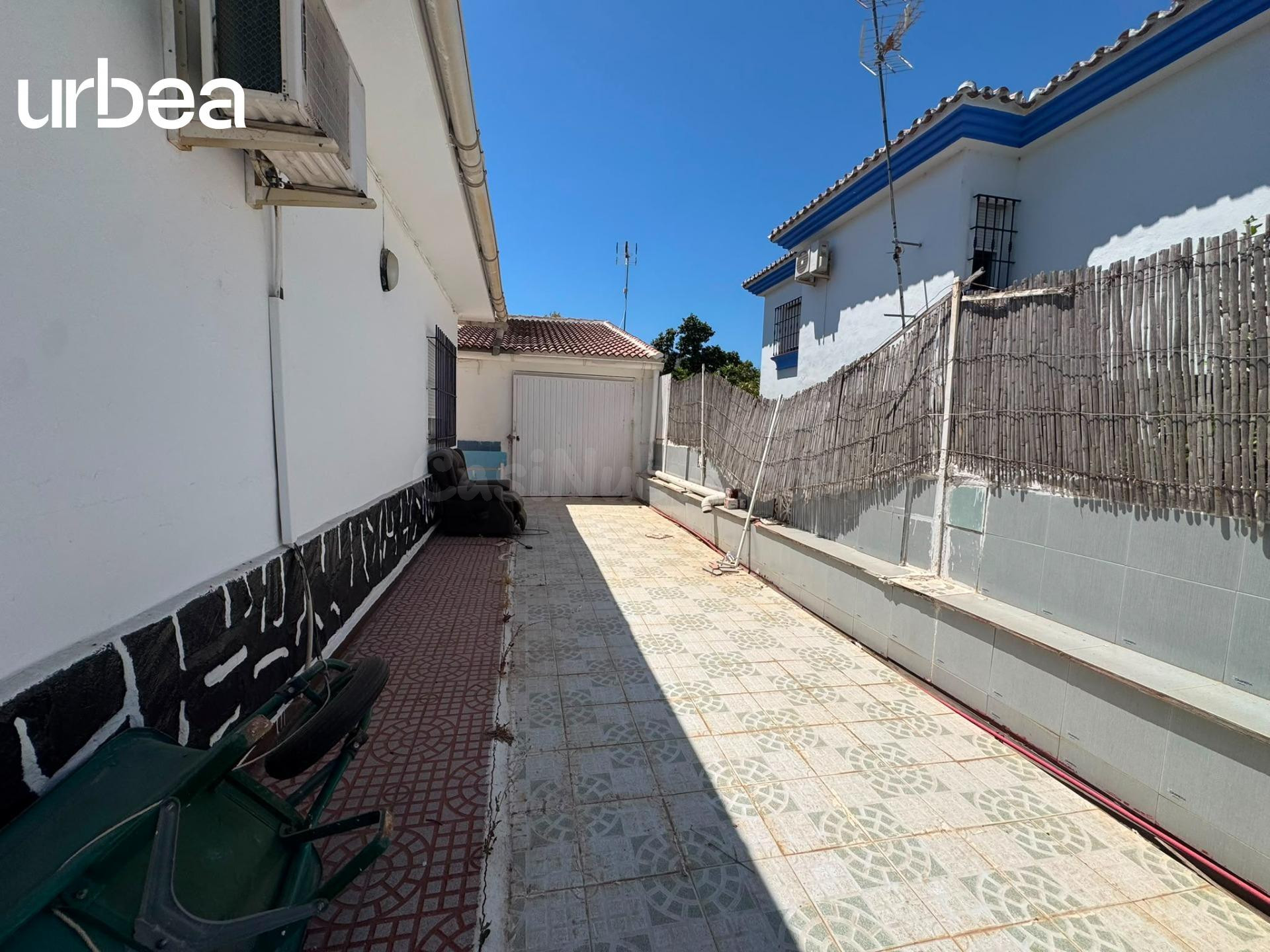 Casa independiente con amplia parcela en Carretera de Álora  - foto 3