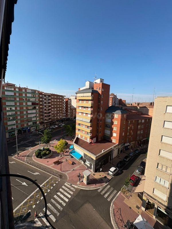 PISO EN VENTA CALLE REAL DE BURGOS - foto 2