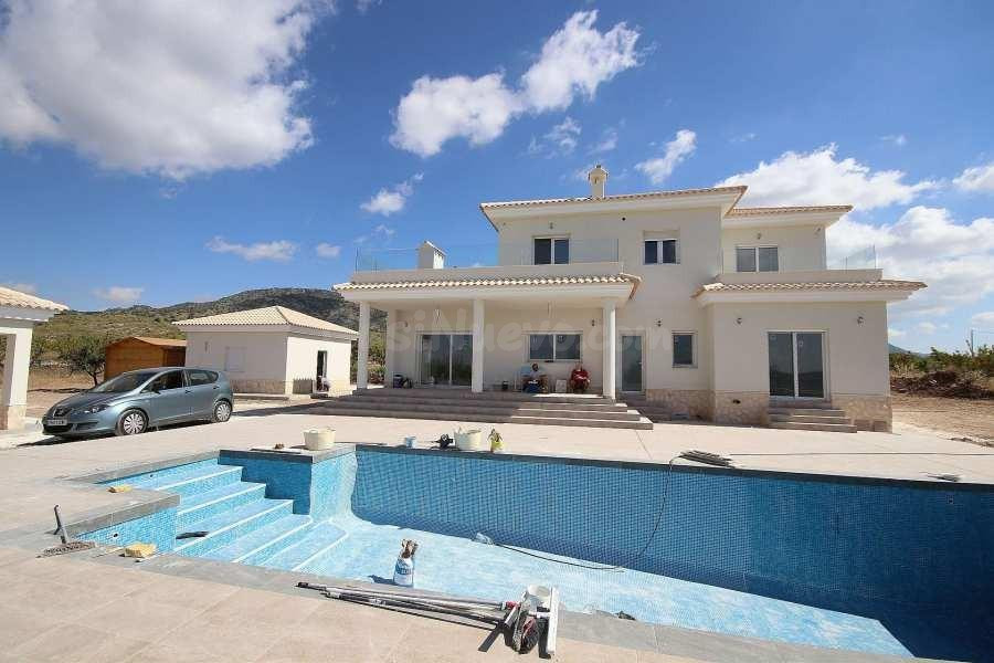 Villas de Obra Nueva en Pinoso en parcelas rústicas