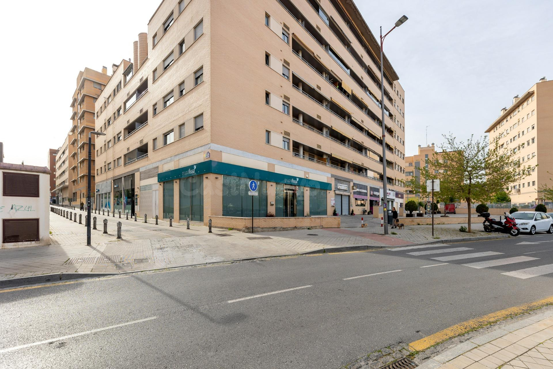 LOCAL COMERCIAL JUNTO AL CAMPUS DE LA SALUD