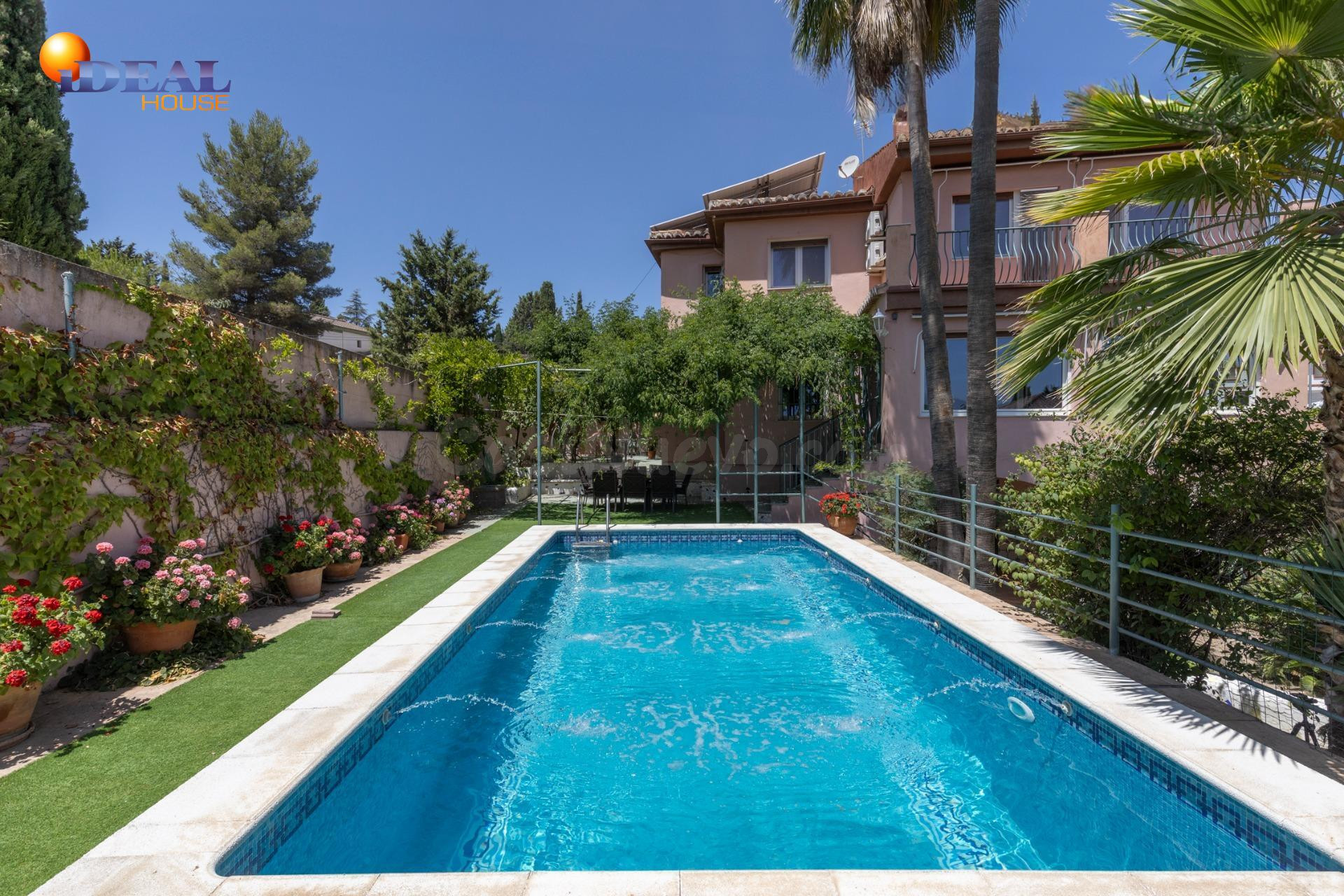 ESPECTACULAR CASA CON PISCINA EN LAS GABIAS