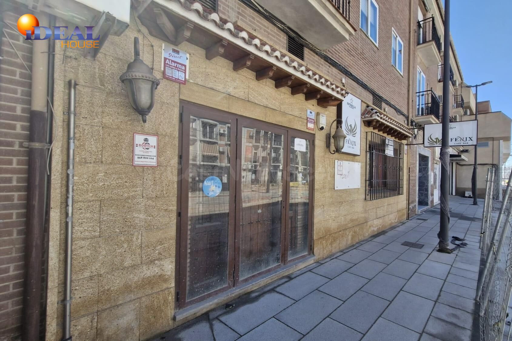 Amplio Local Comercial en Armilla - Oportunidad para Reforma