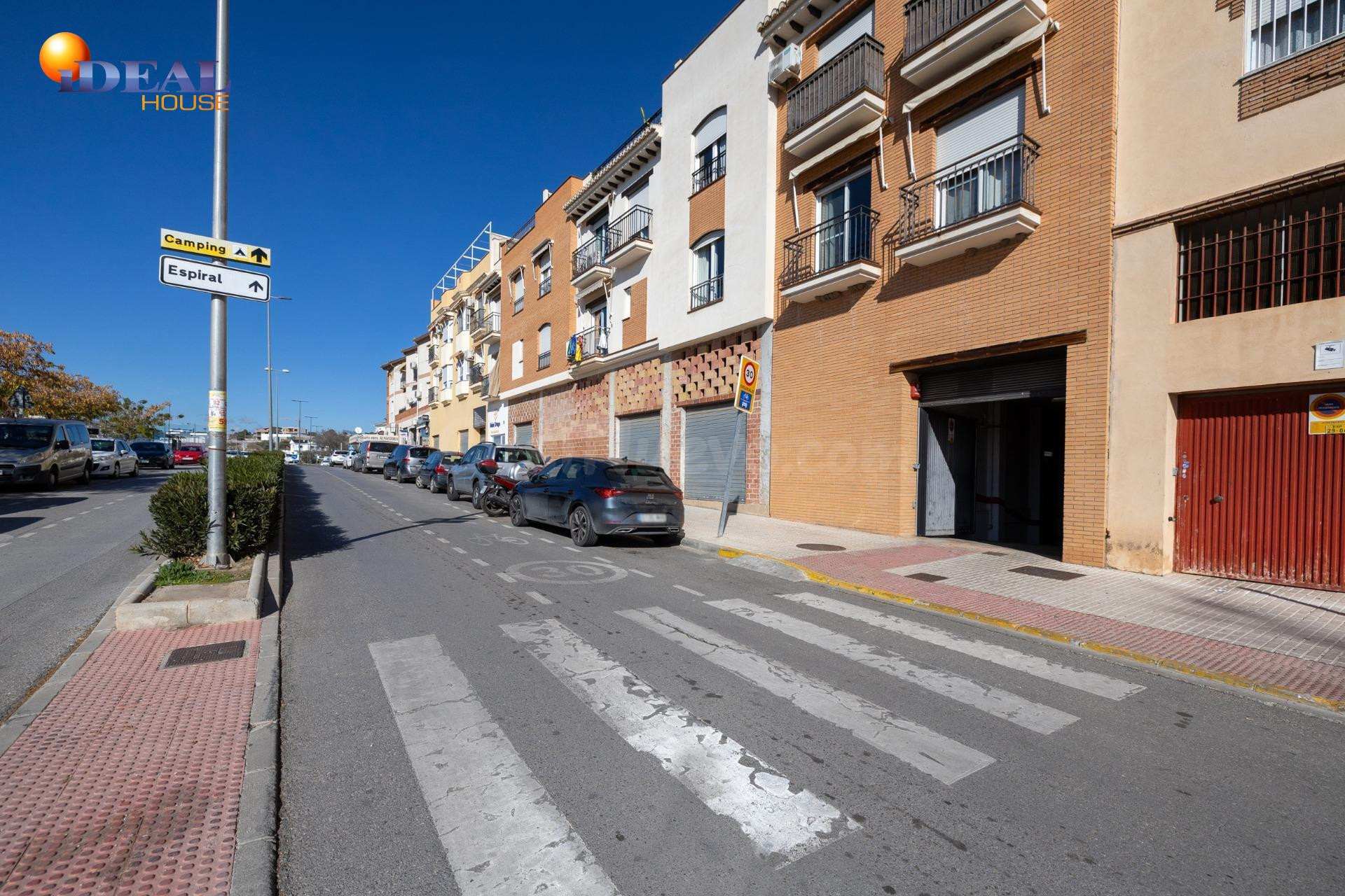 ️ Plaza de garaje amplia + trastero en Peligros - foto 2