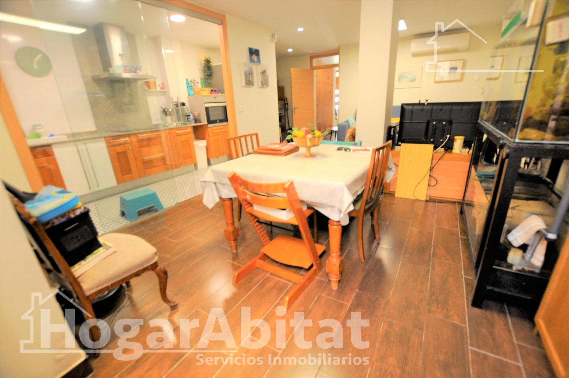 ¡MAGNÍFICA CASA! REFORMADA Y LUMINOSA CON DOS TERRAZAS Y GAR - foto 2