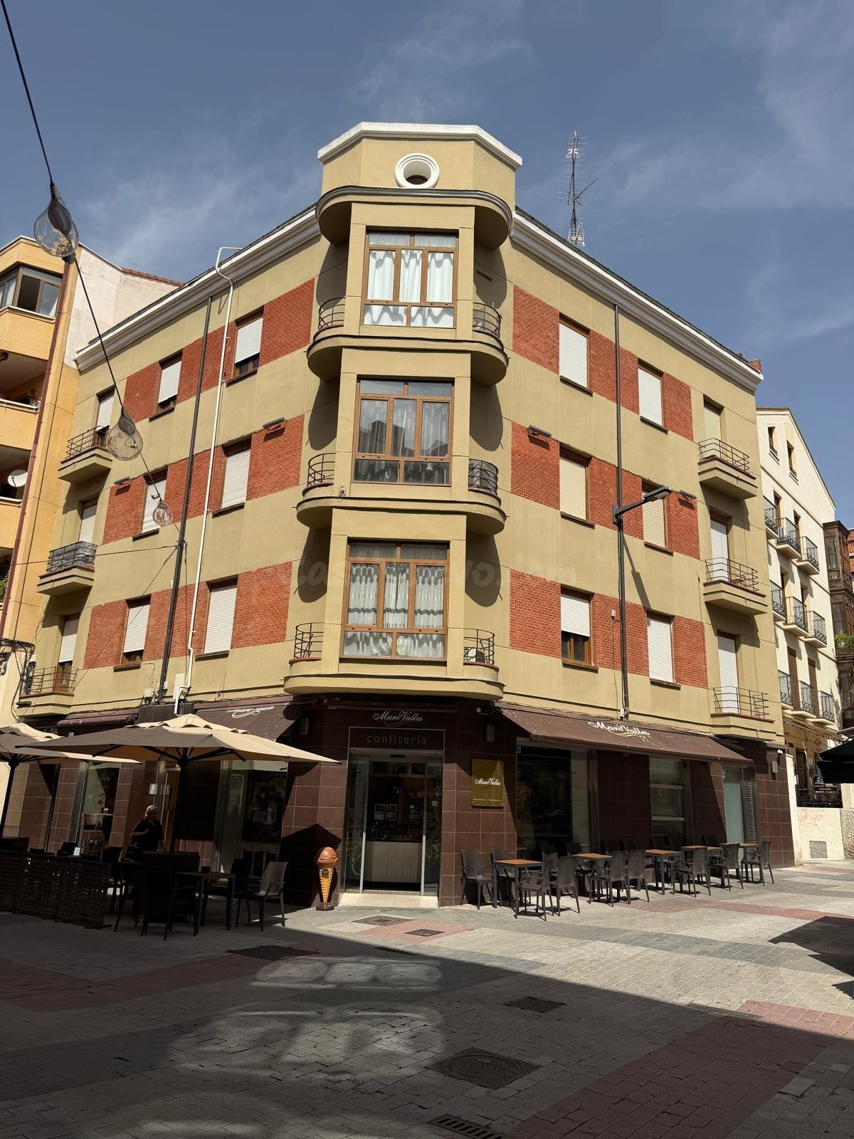 PISO EN VENTA CALLE MANTERIA