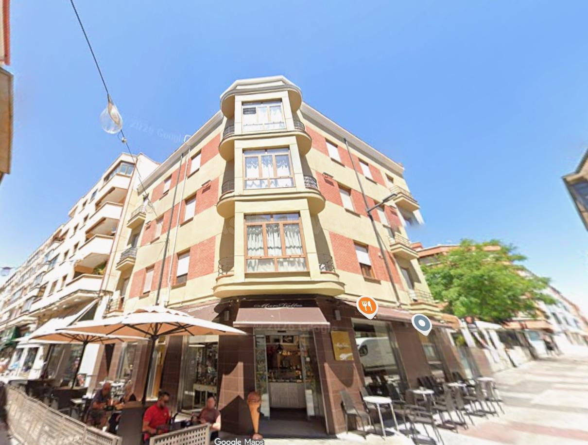 PISO EN ALQUILER CALLE MANTERIA 11