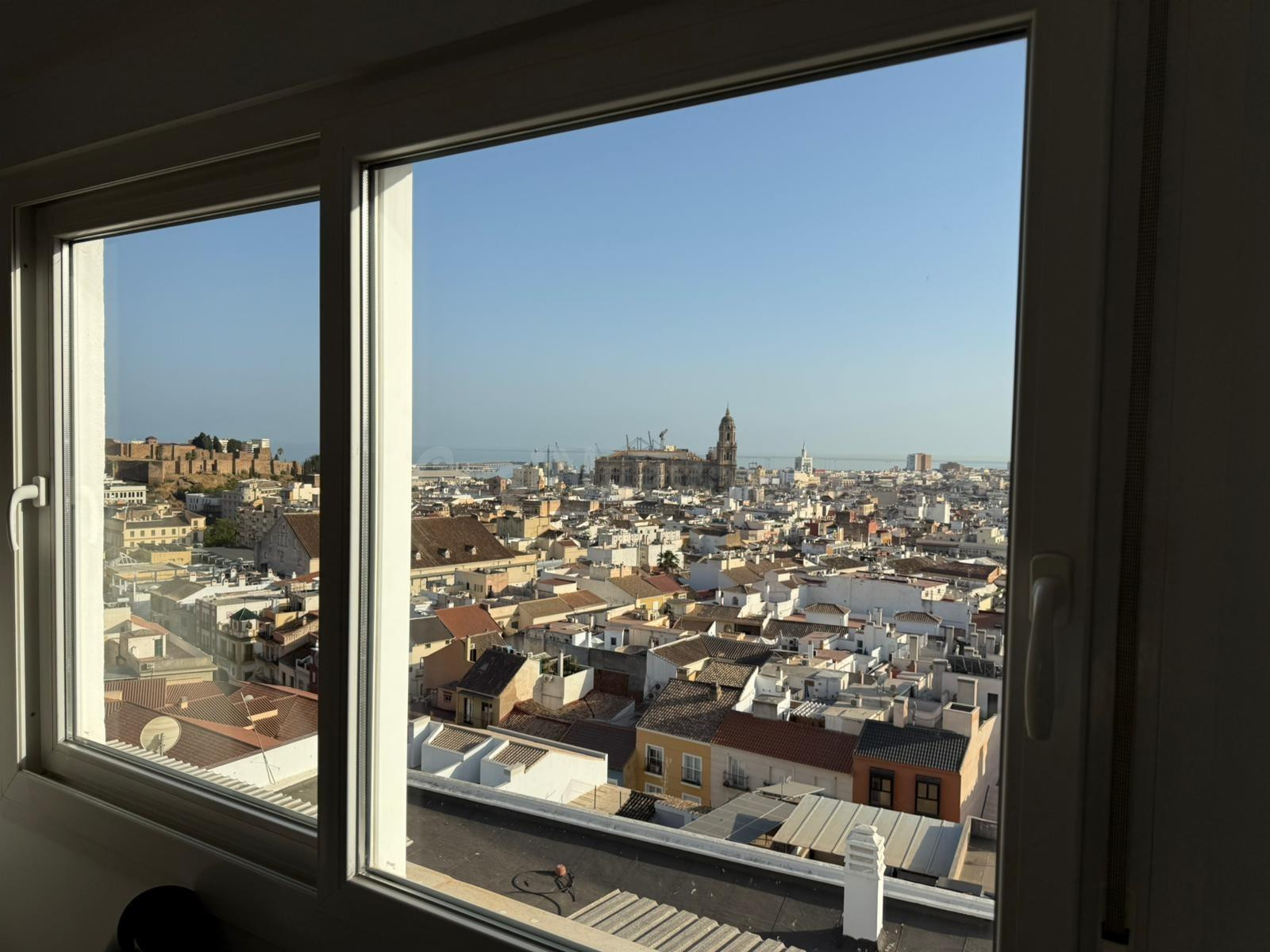 Ático en el corazón de Málaga, luminoso con orientación Sur-