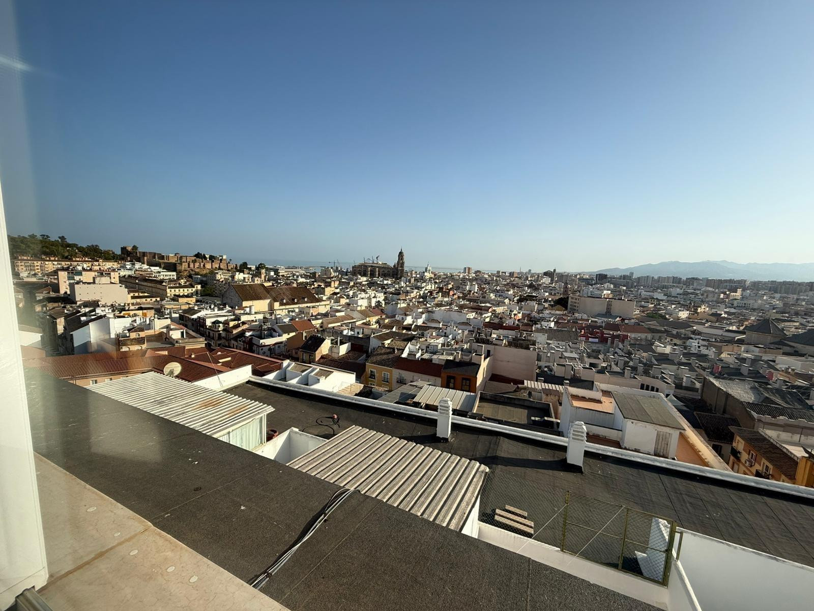 Ático en el corazón de Málaga, luminoso con orientación Sur- - foto 2