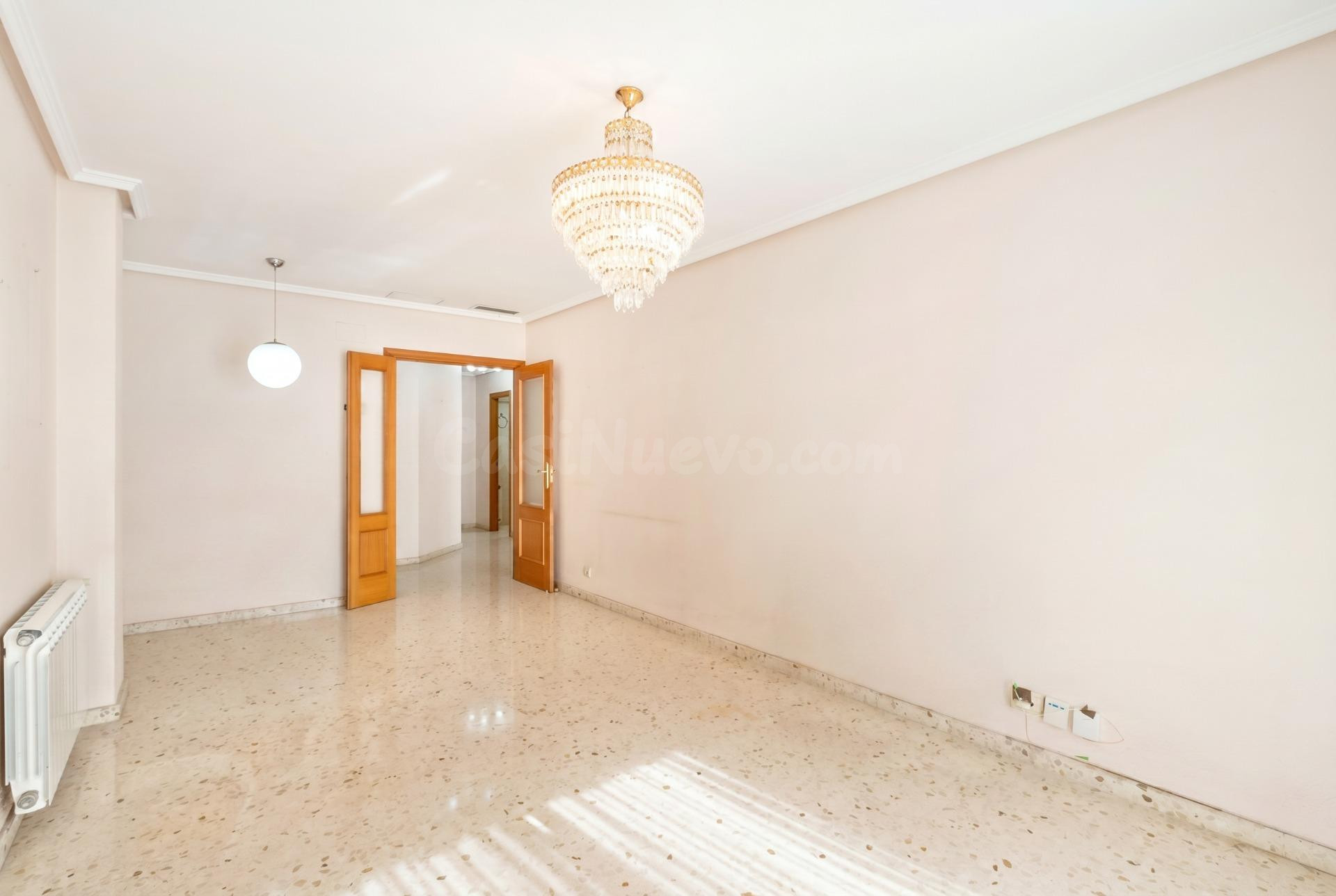 ACOGEDOR PISO CON ASCENSOR, GARAJE Y TRASTERO EN LA FLORIDA - foto 2