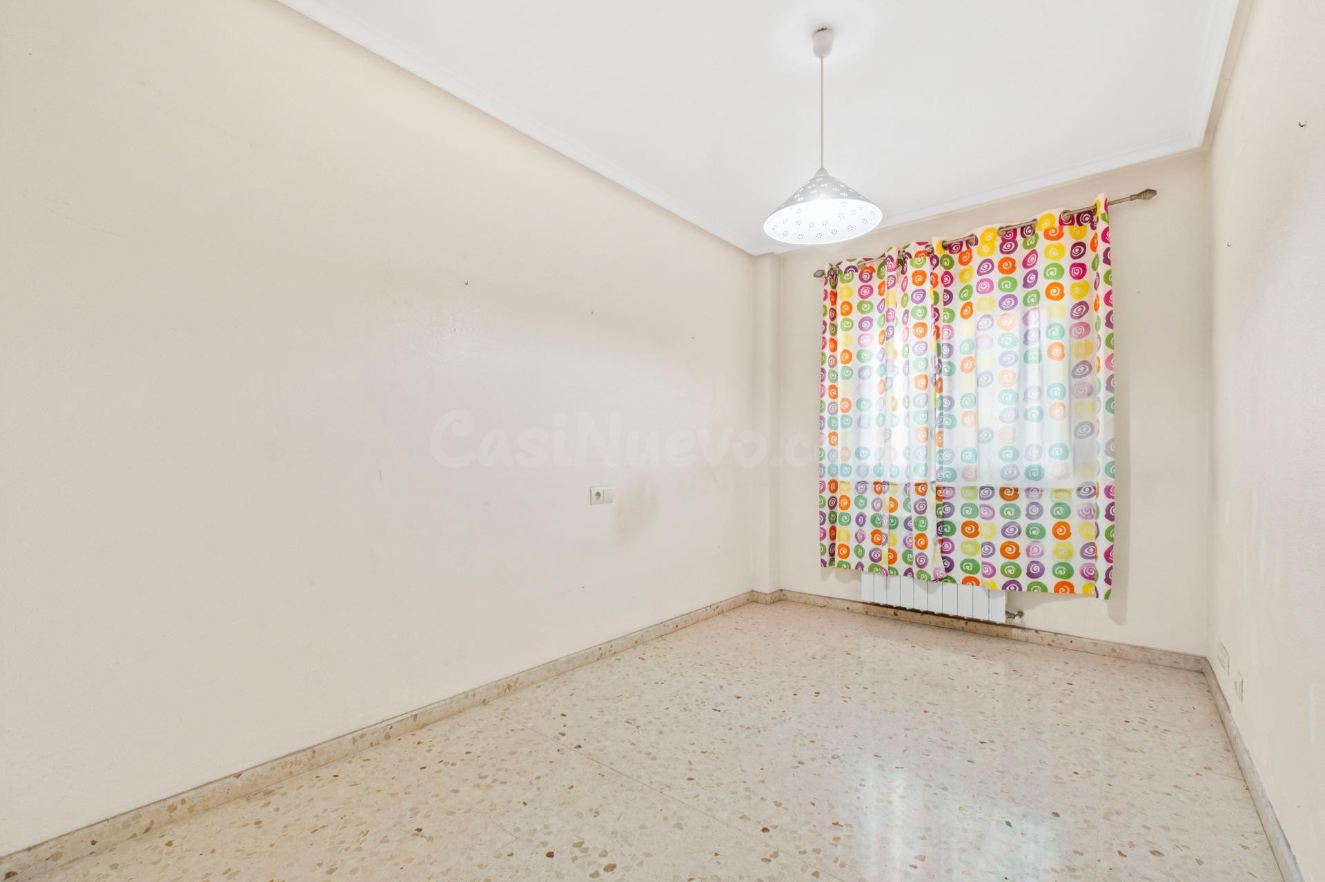 ACOGEDOR PISO CON ASCENSOR, GARAJE Y TRASTERO EN LA FLORIDA - foto 3