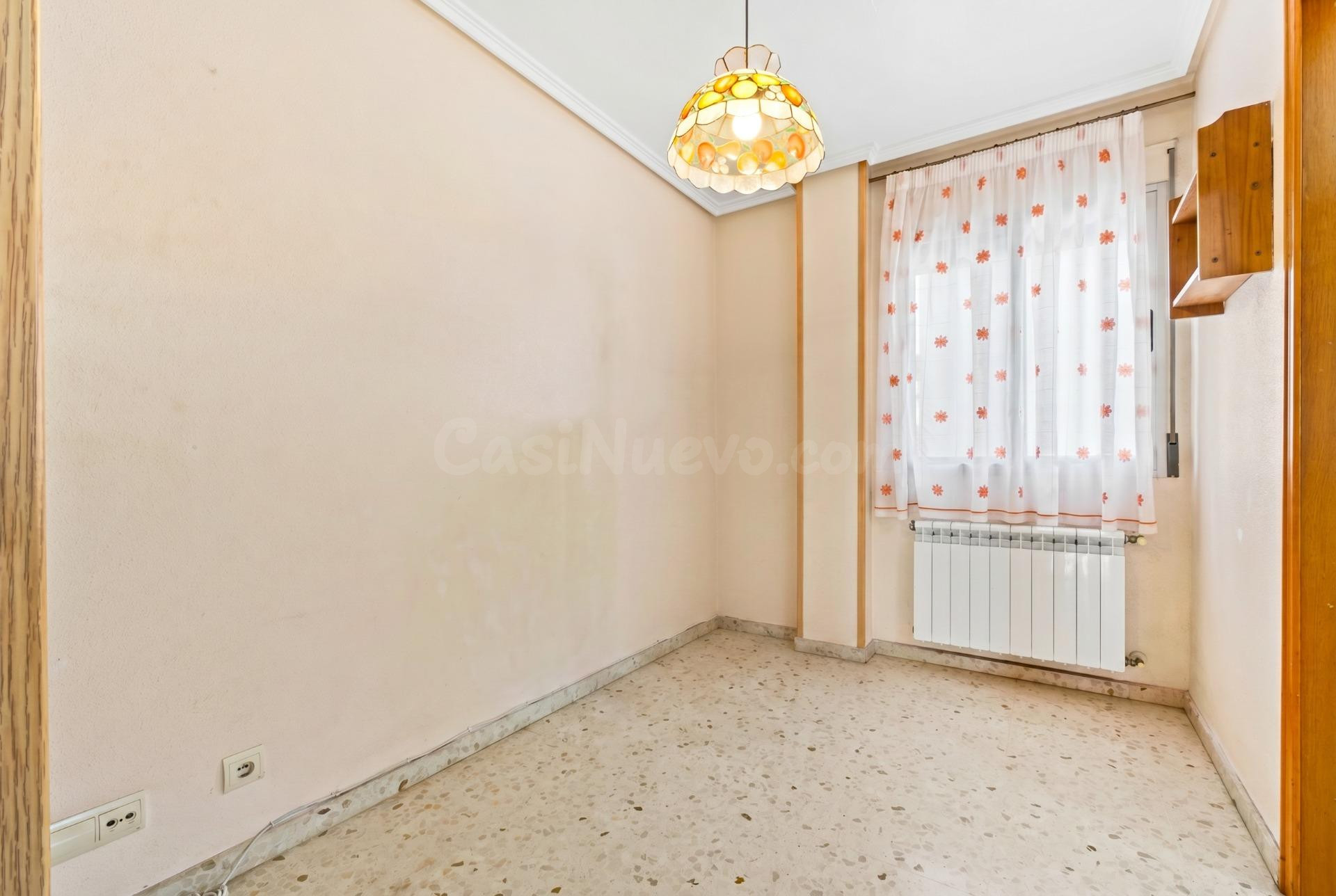 ACOGEDOR PISO CON ASCENSOR, GARAJE Y TRASTERO EN LA FLORIDA - foto 4
