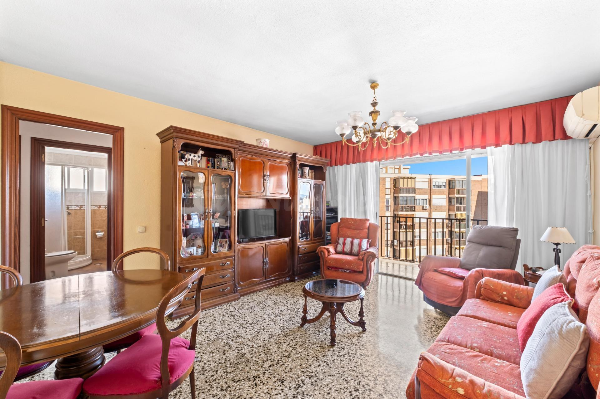 OPORTUNIDAD EN LA FLORIDA: PISO CON TERRAZA Y ASCENSOR - foto 3