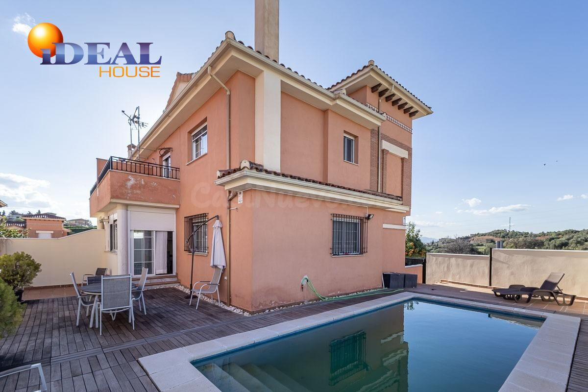 Casa pareada con piscina y vistas despejadas en Huétor Vega - foto 2