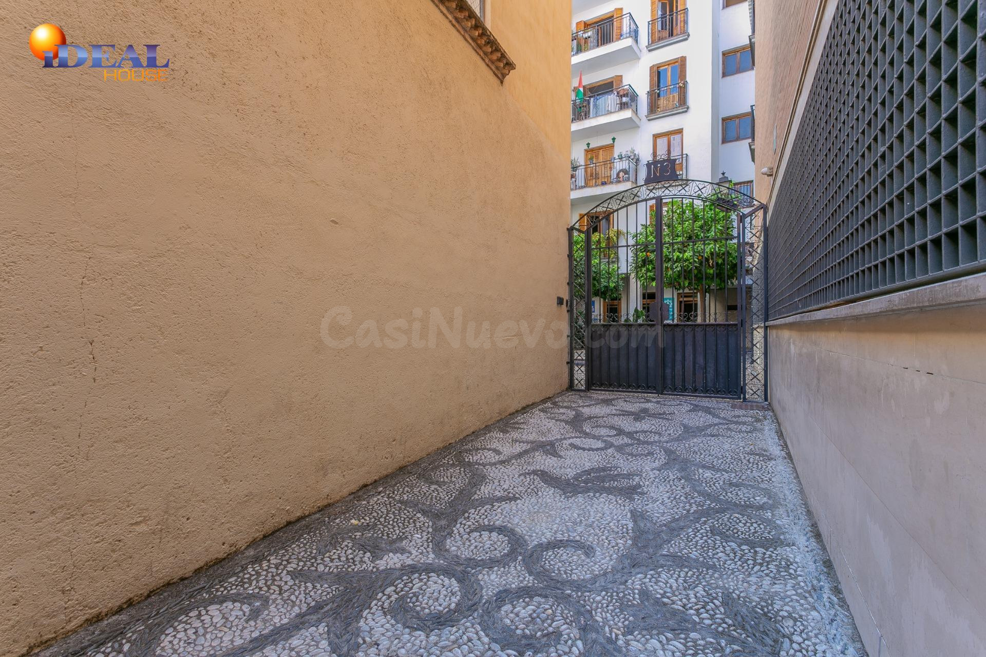 TRATESTERO EN VENTA EN EL CENTRO DE GRANADA - foto 2