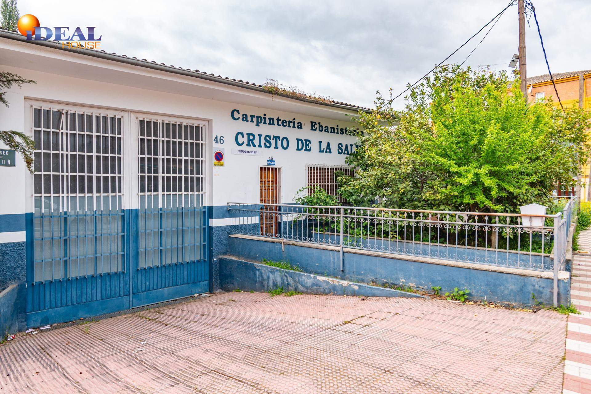 SOLAR URBANO EN EL CENTRO DE ALBOLOTE