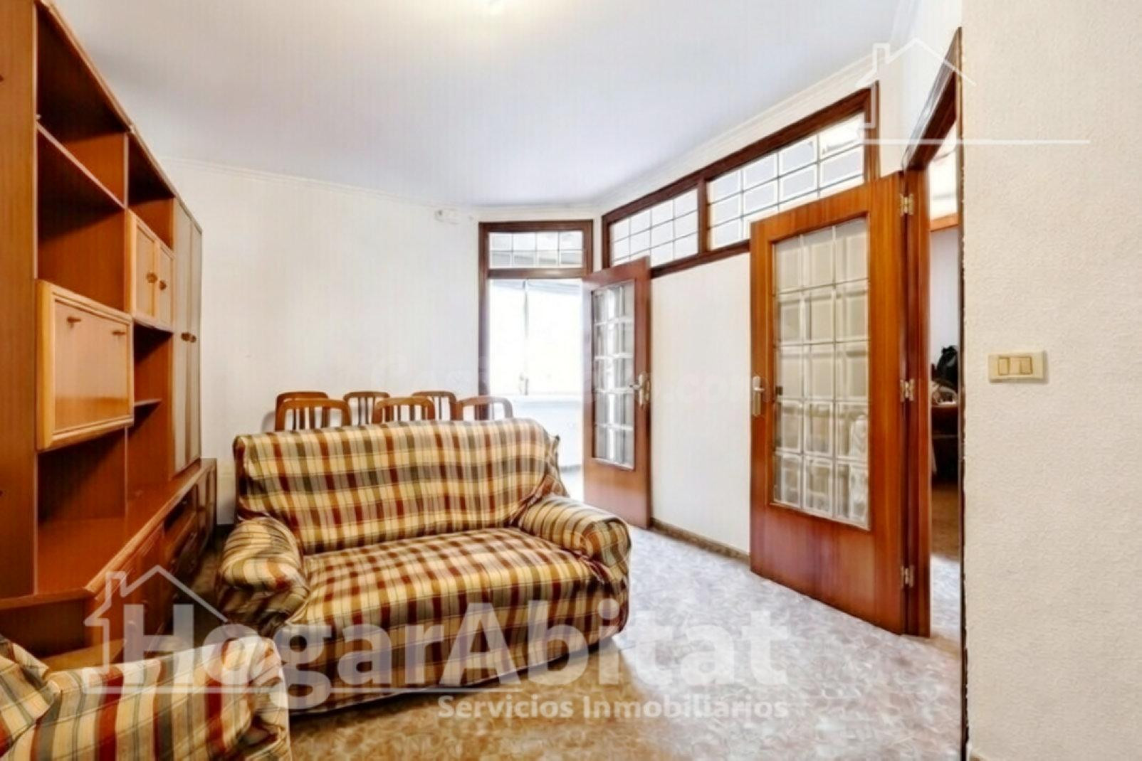 AMPLIA CASA CON TERRAZA Y 7 DORMITORIOS - foto 4