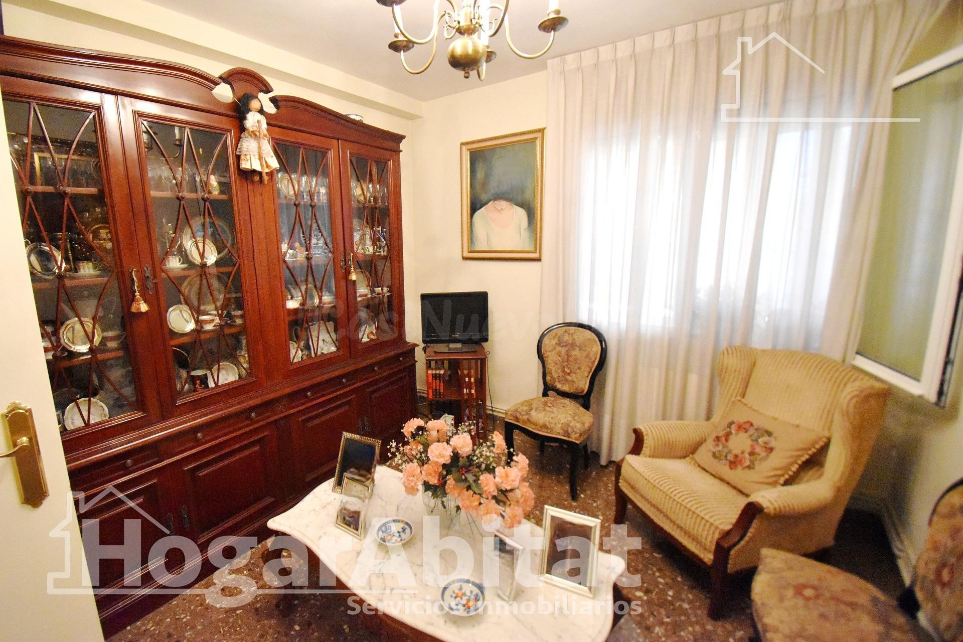 MUY AMPLIO Y EXTERIOR CON BALCÓN, GARAJE Y ASCENSOR - foto 4