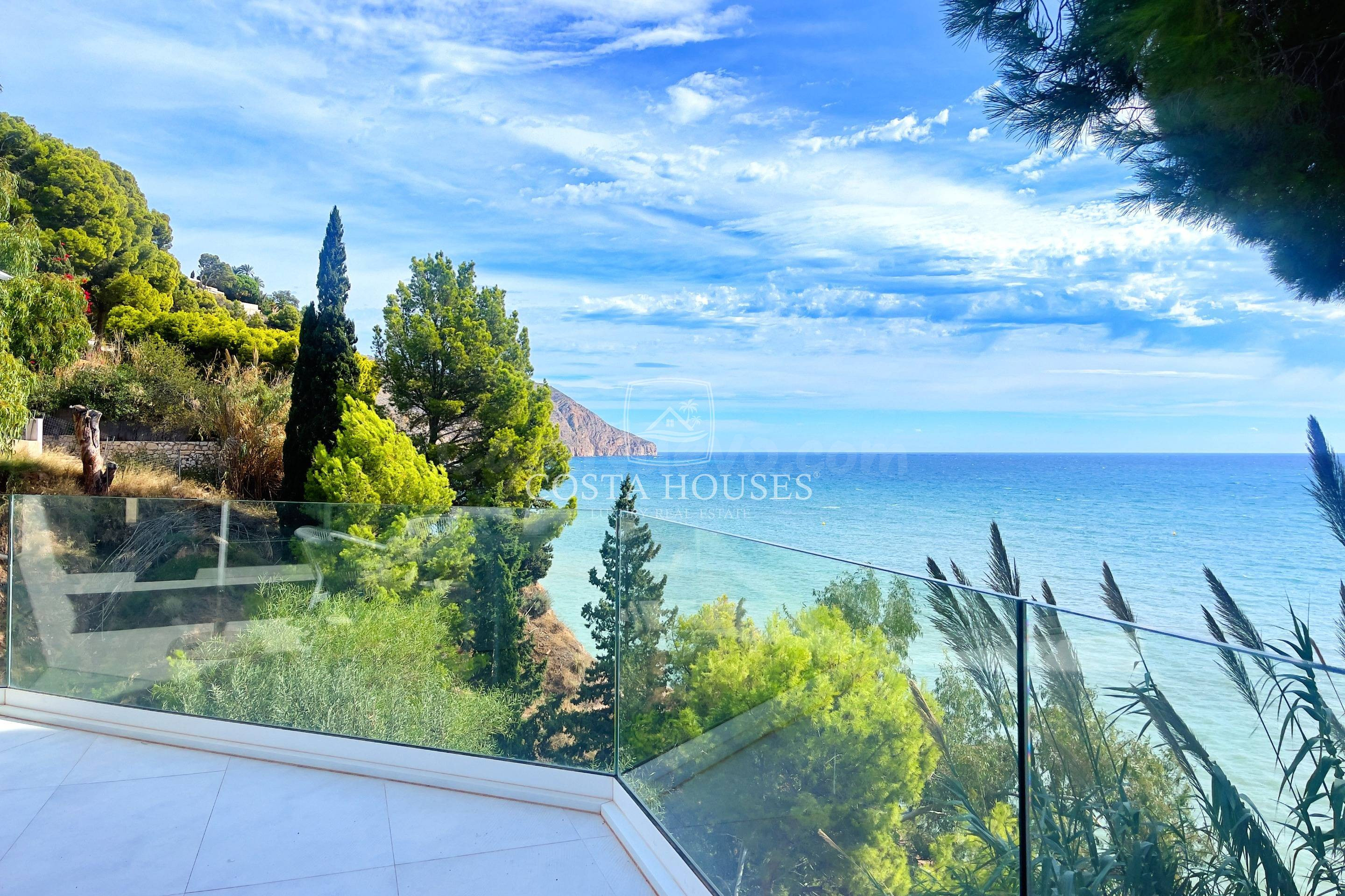 ❶ VILLA PORTO SENSO - Venta Villa de Lujo en Primera Linea y - foto 3