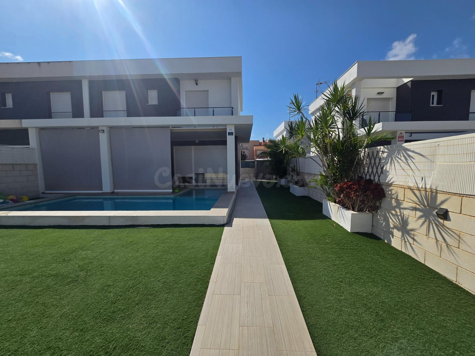 ¡CHALET ESPECTACULAR! SEMINUEVO Y LUMINOSO CON GARAJE, TERRAZA Y PISCINA