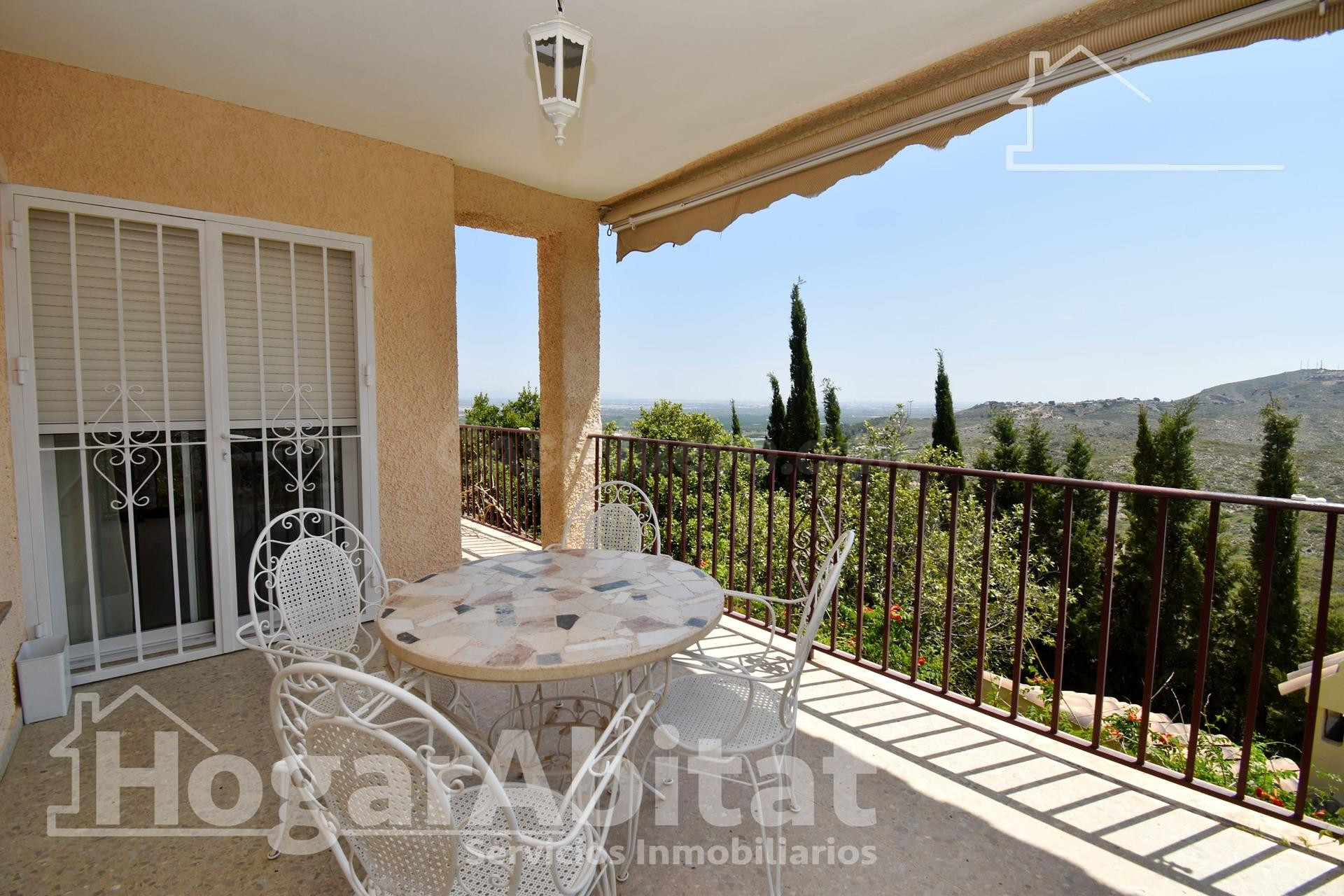 IMPRESIONANTE CHALET CON PISCINA, BARBACOA, AMPLIA TERRAZA Y - foto 4