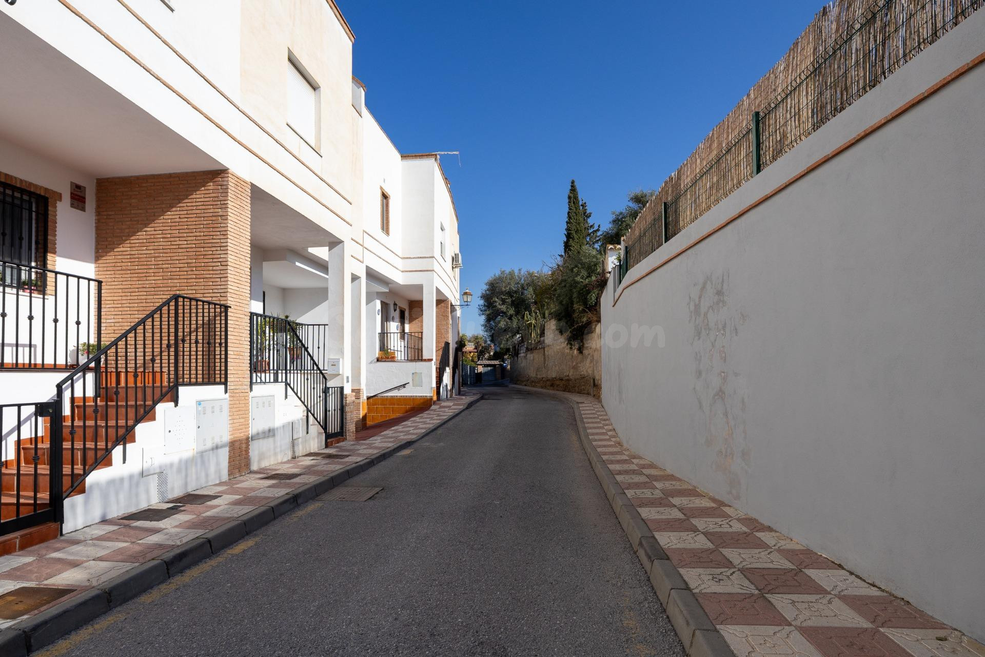 MARAVILLOSA CASA  A POCOS MINUTOS DEL CENTRO DE LA ZUBIA