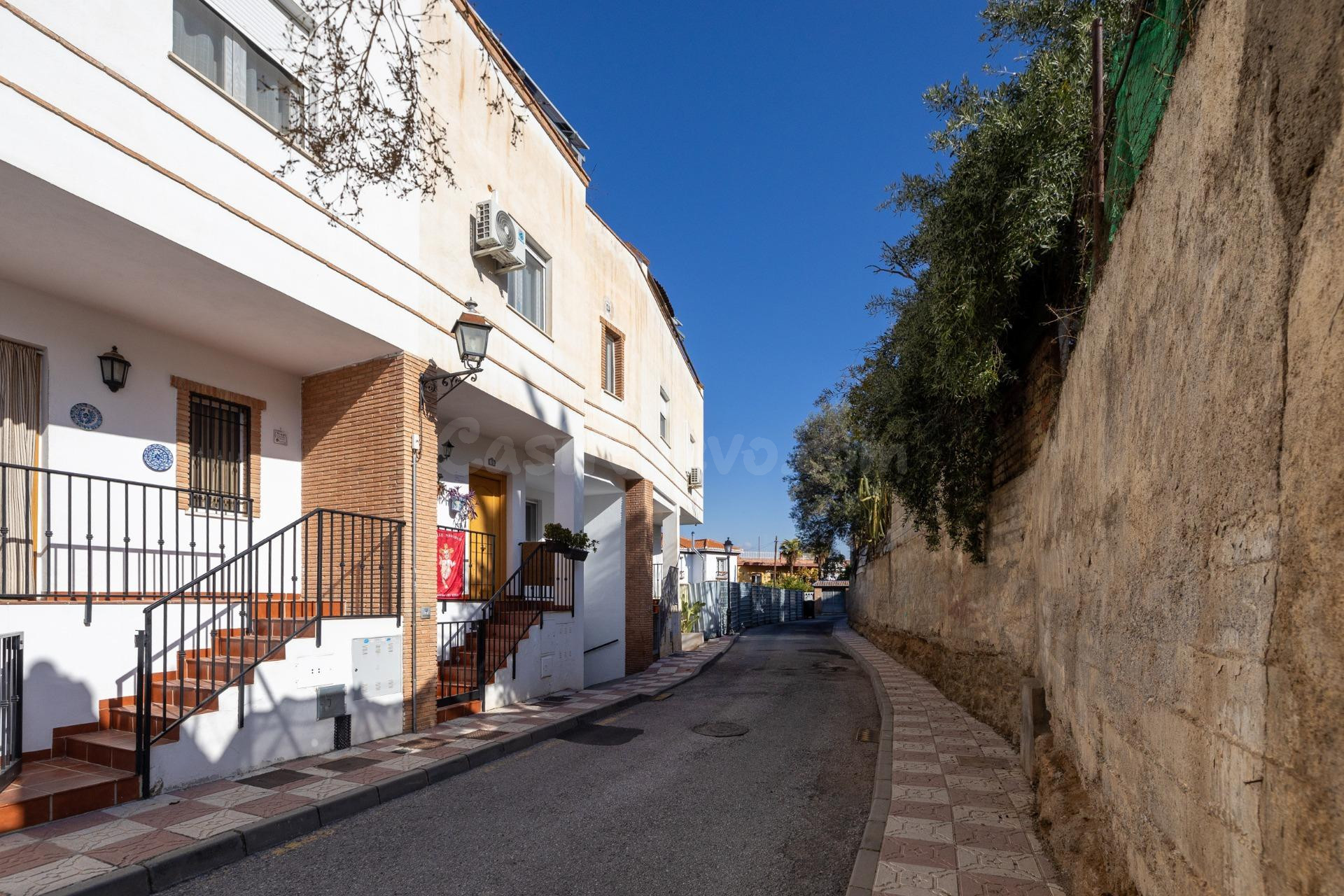 MARAVILLOSA CASA  A POCOS MINUTOS DEL CENTRO DE LA ZUBIA - foto 3