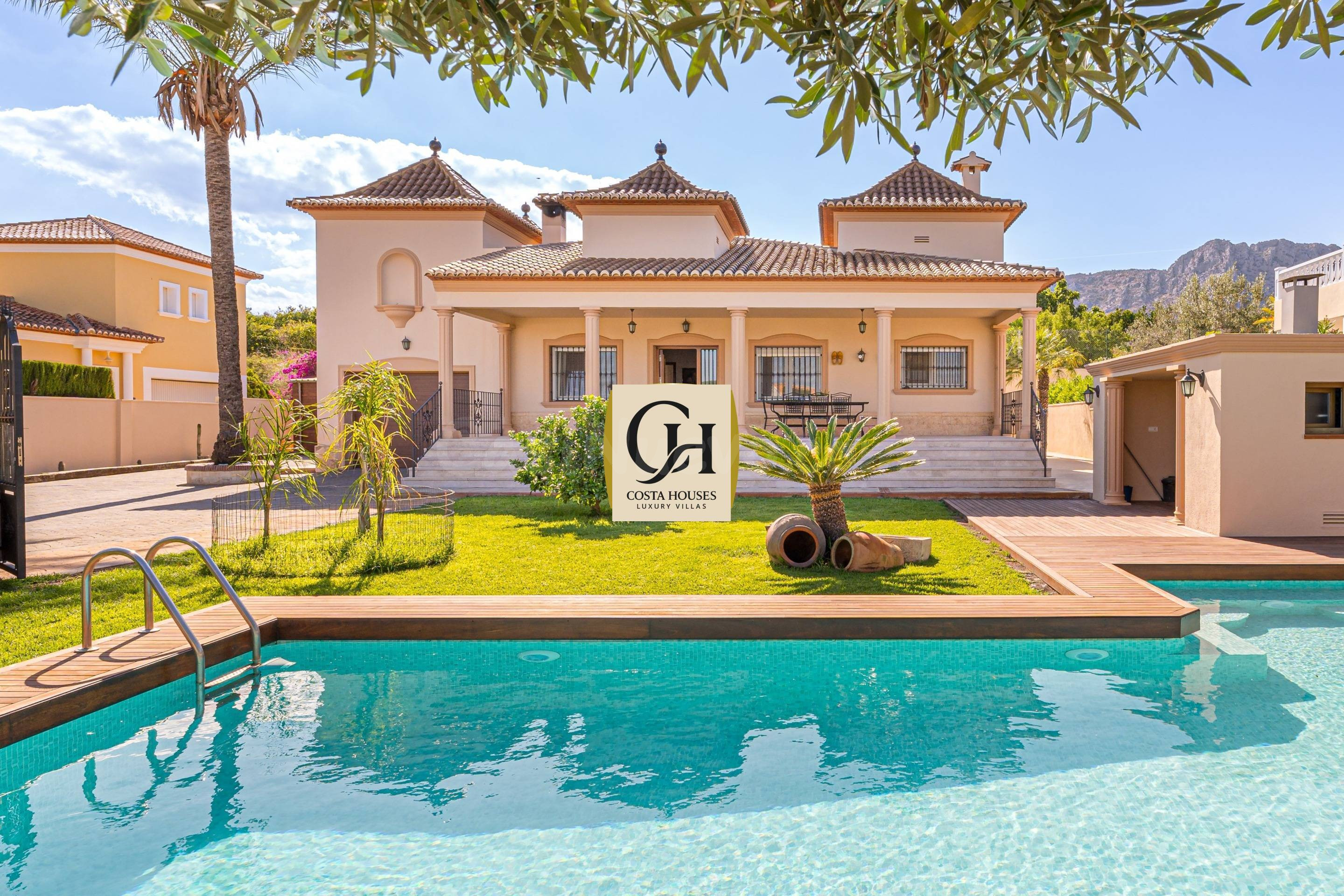 VILLA BRISA | Exclusiva Villa Mediterránea con Jardín Privad