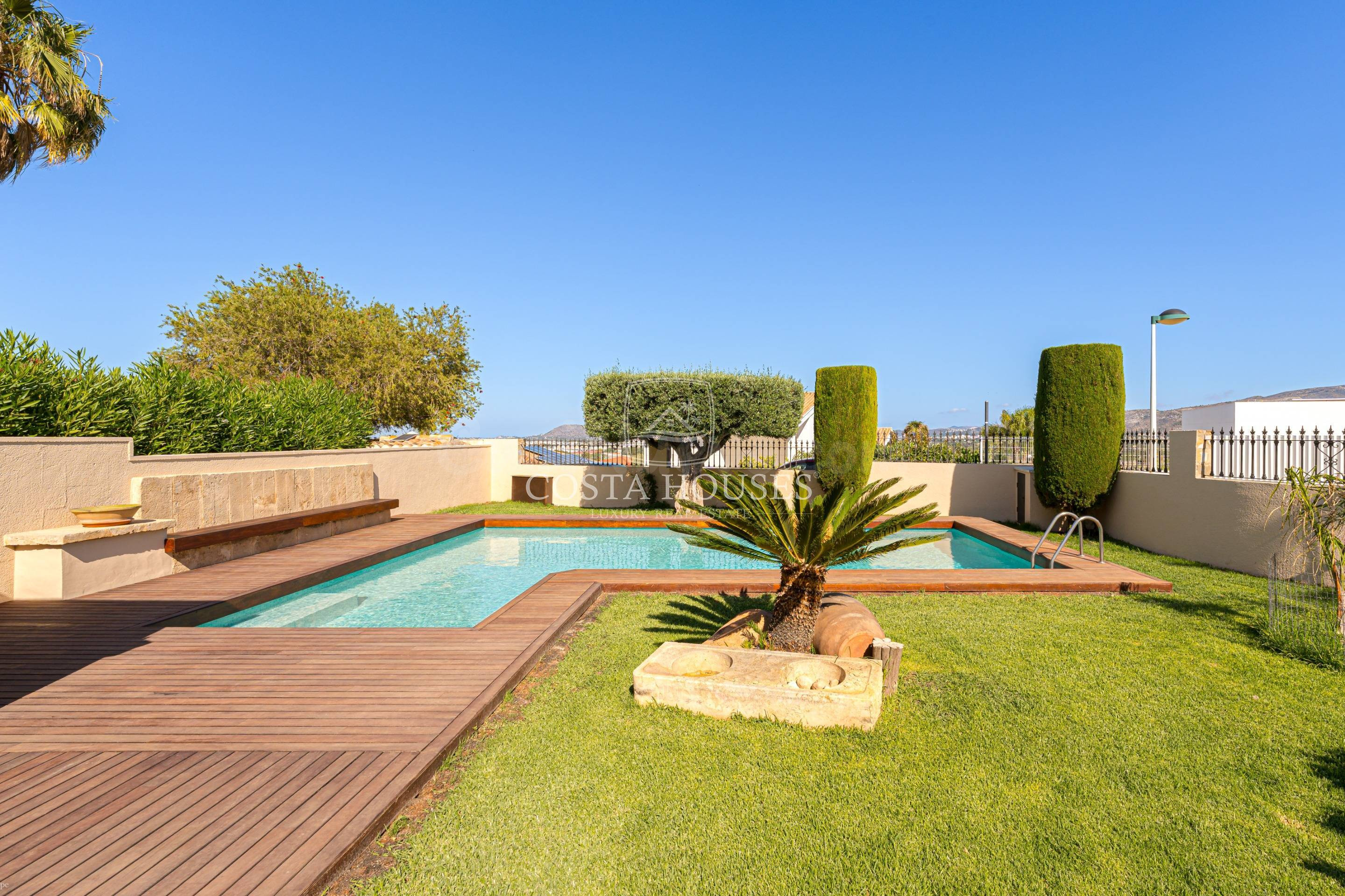 VILLA BRISA | Exclusiva Villa Mediterránea con Jardín Privad - foto 2