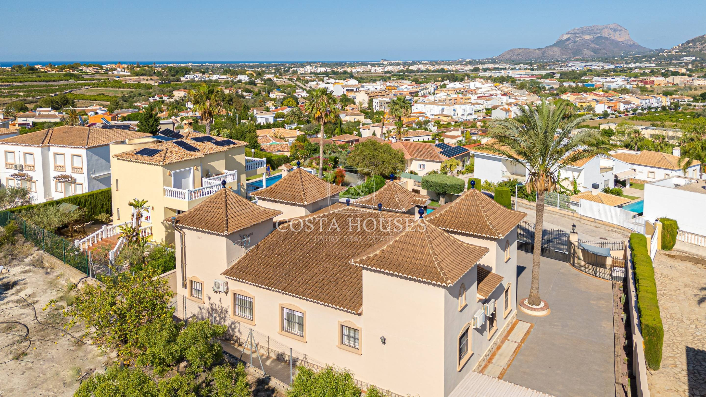 VILLA BRISA | Exclusiva Villa Mediterránea con Jardín Privad - foto 3