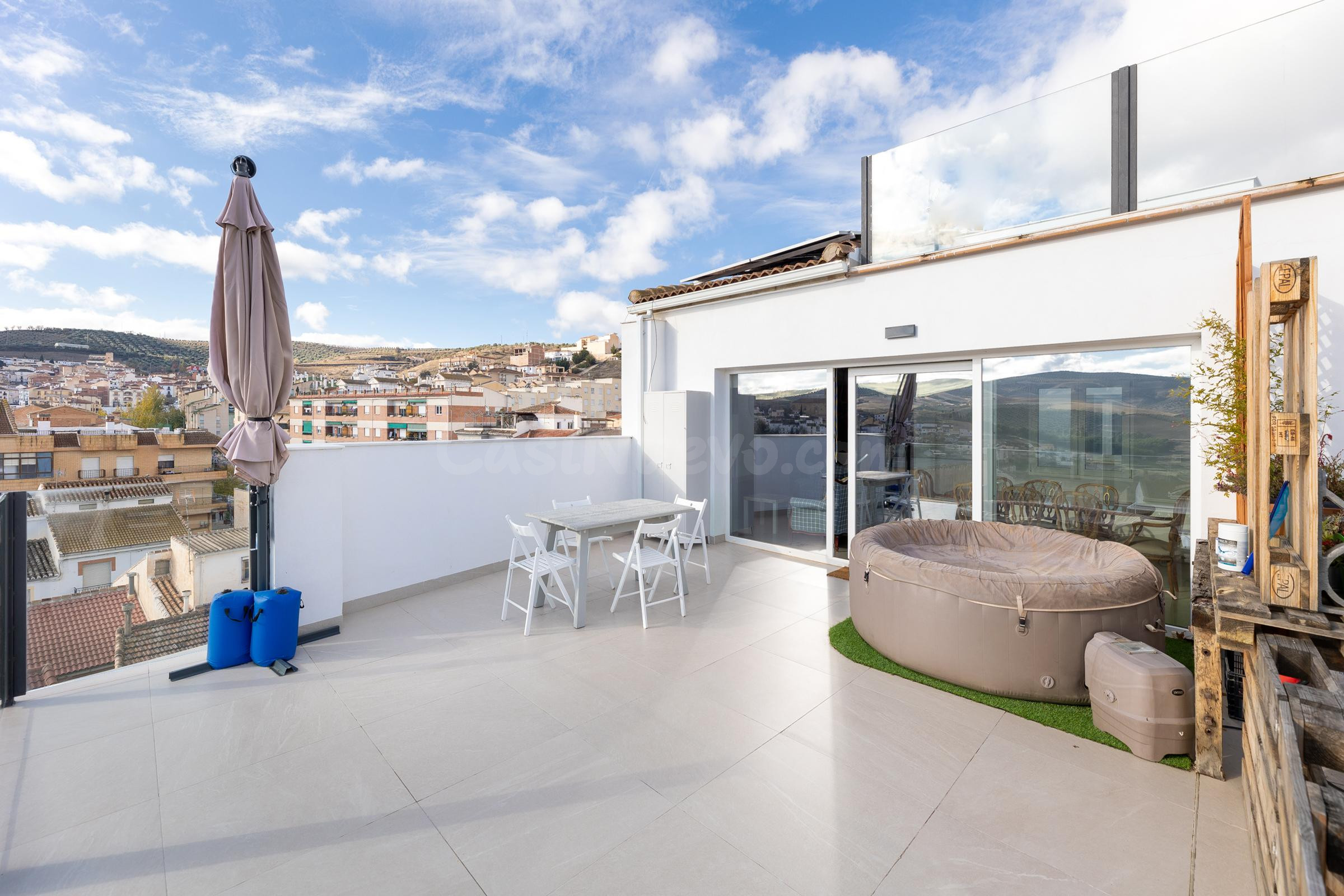 ESPECTACULAR ATICO CON TERRAZA Y MARAVILLOSAS VISTAS EN ALHA