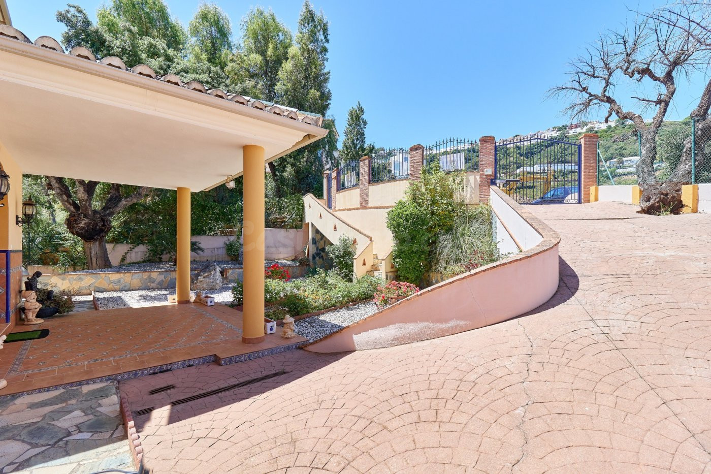 Villa espléndida de 6 dormitorios y 5 baños en La Mairena, M - foto 3
