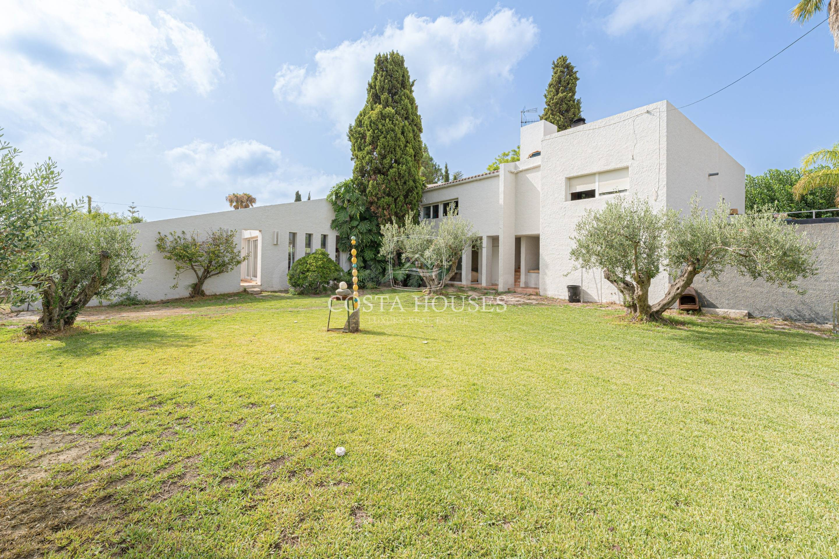Art HouSe | Lujosa Finca Moderna con Establo Ecuestre en LA  - foto 4