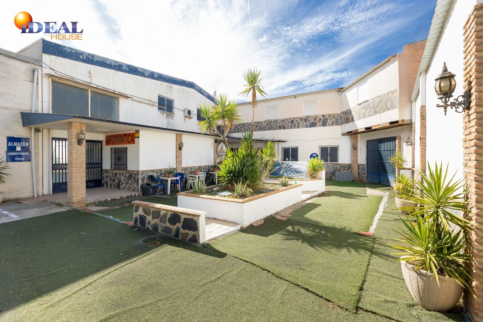SE VENDE RECINTO CON VARIAS DEPENDENCIAS (AVENIDA LOS ALAMOS - foto 2