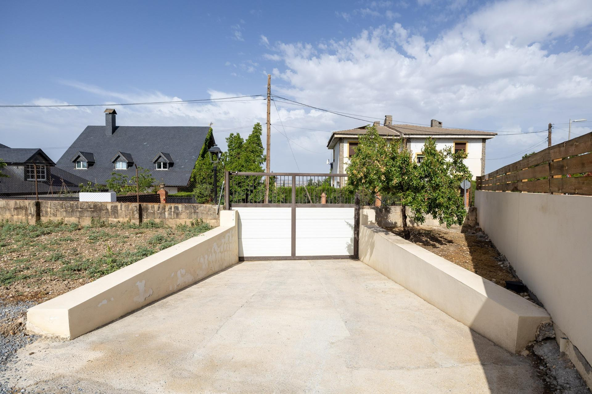 TERRENO URBANO CON PROYECTO PARA 4 CASAS  ADOSADAS EN MONACH - foto 2