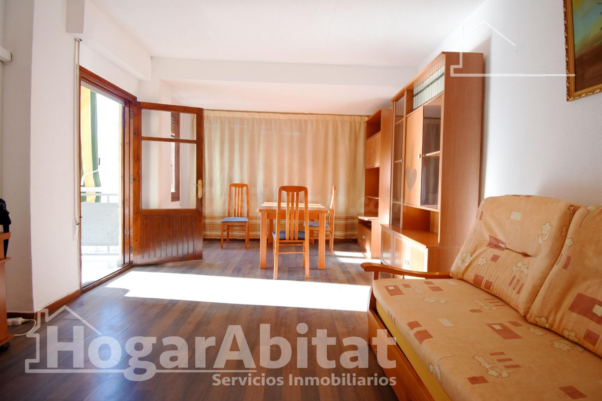 MUY AMPLIO CON 4 DORMITORIOS Y TERRAZA EN EL CENTRO