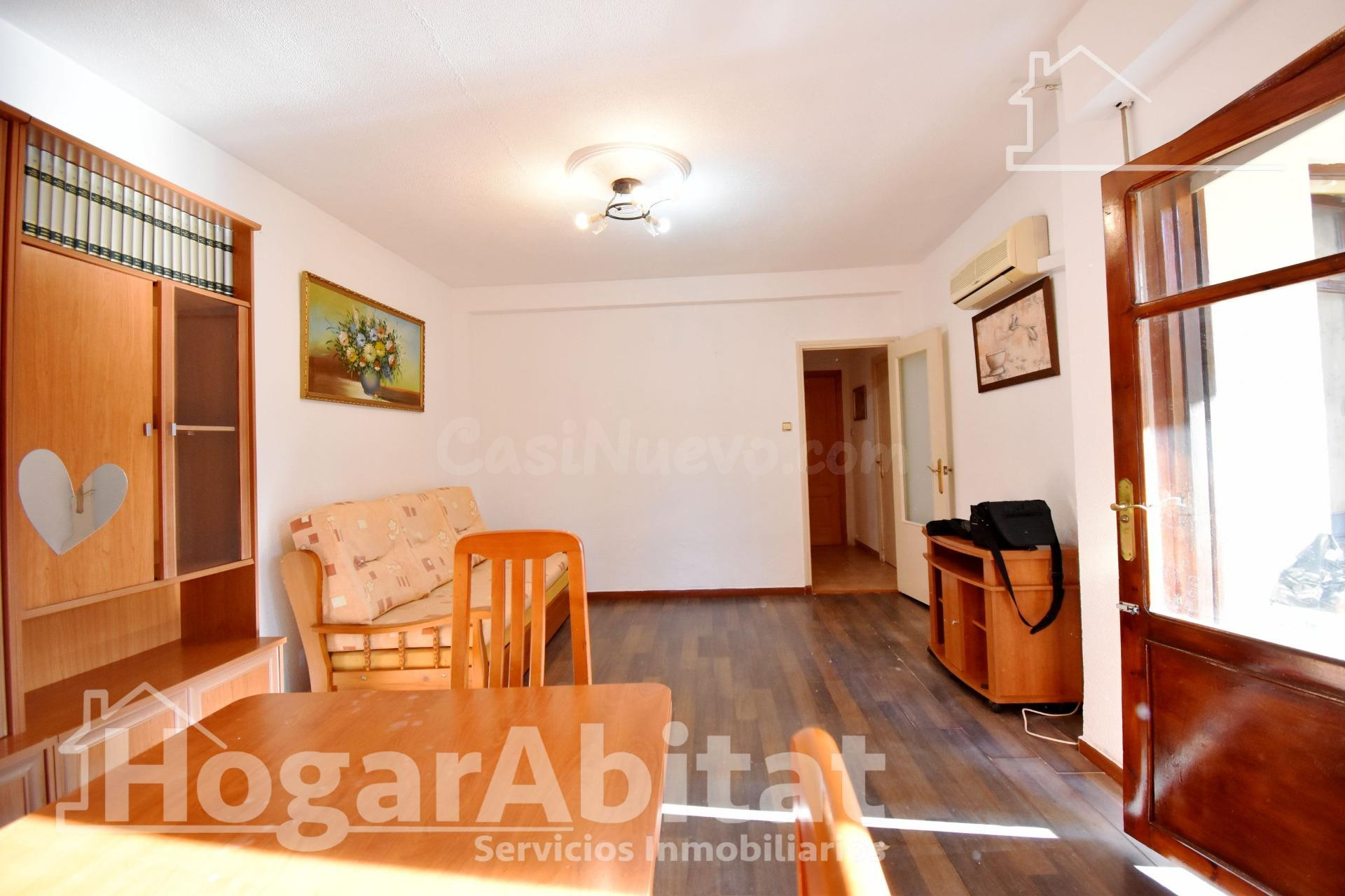 MUY AMPLIO CON 4 DORMITORIOS Y TERRAZA EN EL CENTRO - foto 4