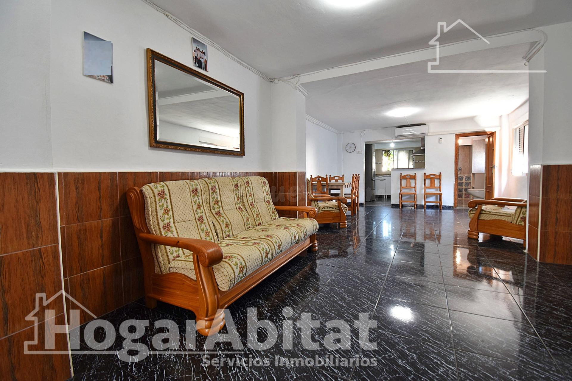 ¡OPORTUNIDAD DE INVERSIÓN! AMPLIA CASA ESQUINERA CON GRAN TE - foto 4