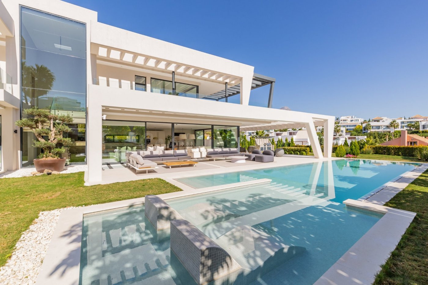 Villa de 6 dormitorios y 8 baños en Nueva Andalucía, Marbell - foto 3