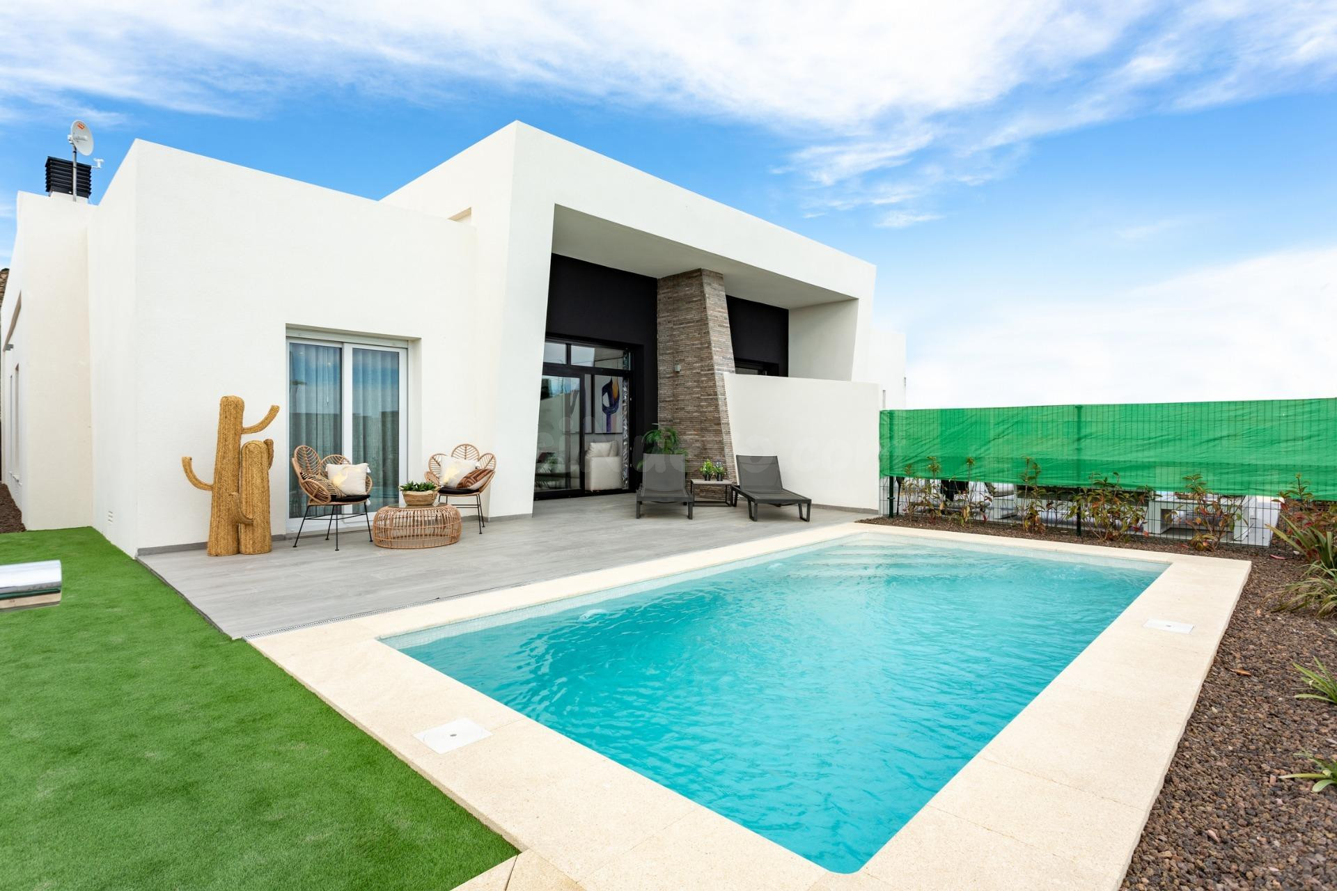 Villas pareadas de obra nueva con piscina privada en La Finc