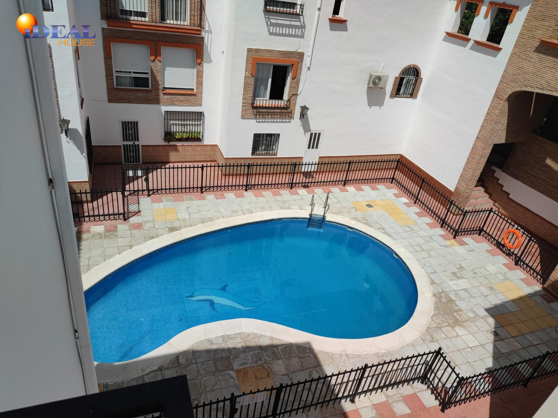 En venta casa adosada junto estación de autobuses