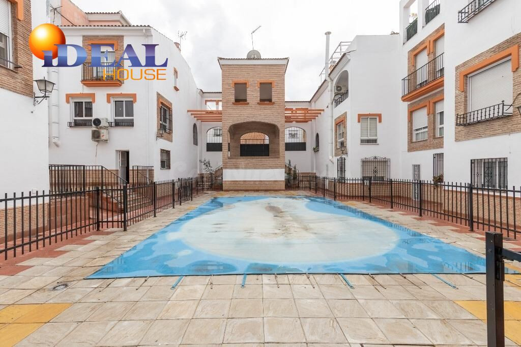 En venta casa adosada junto estación de autobuses - foto 2
