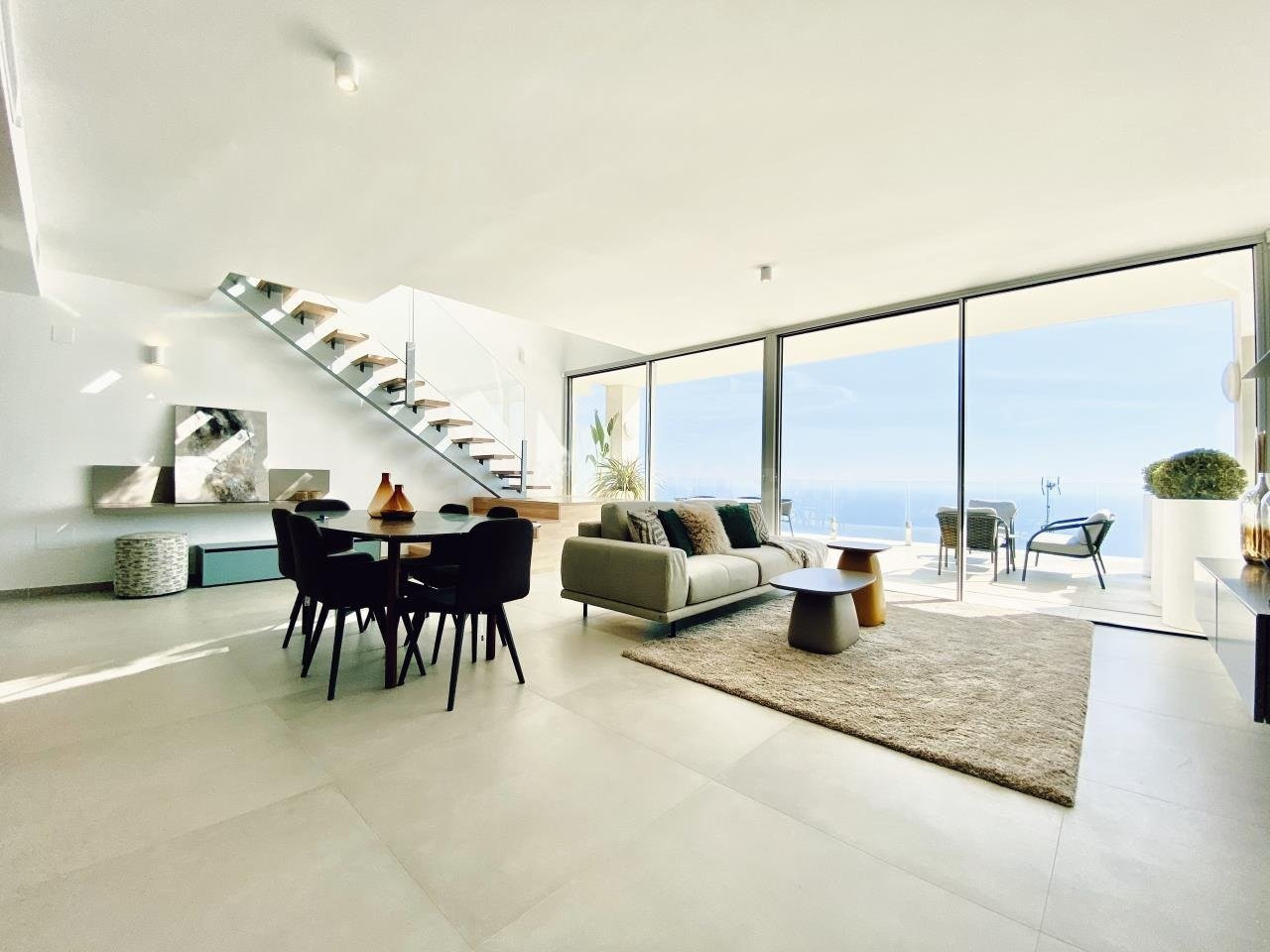Ático dúplex de 3 dormitorios y 2 baños en zona Estupa de Be - foto 2