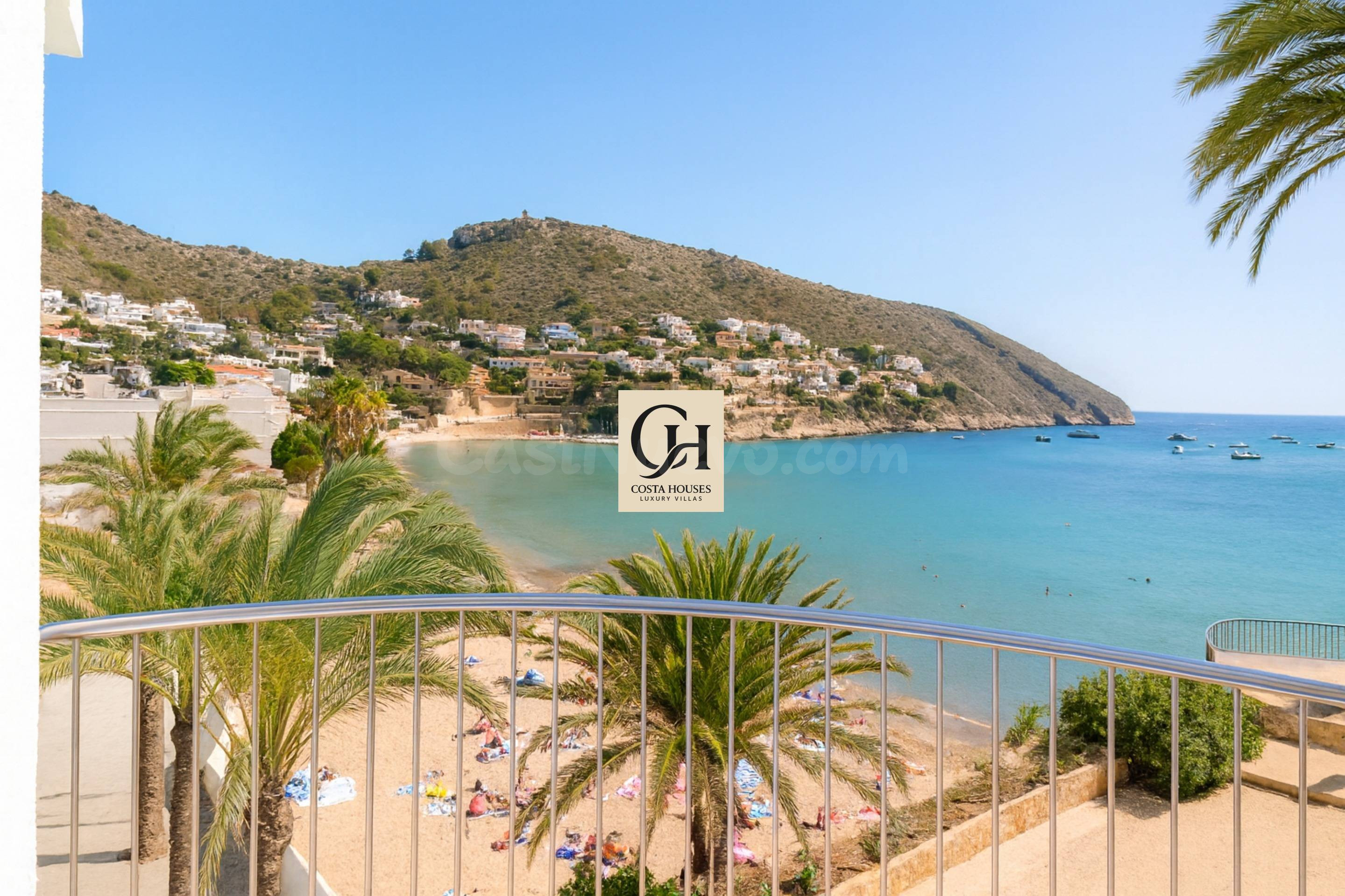 CASA ESCONDIDA · EN PRIMERA LINEA DE PLAYA EL PORTET, MORAIR