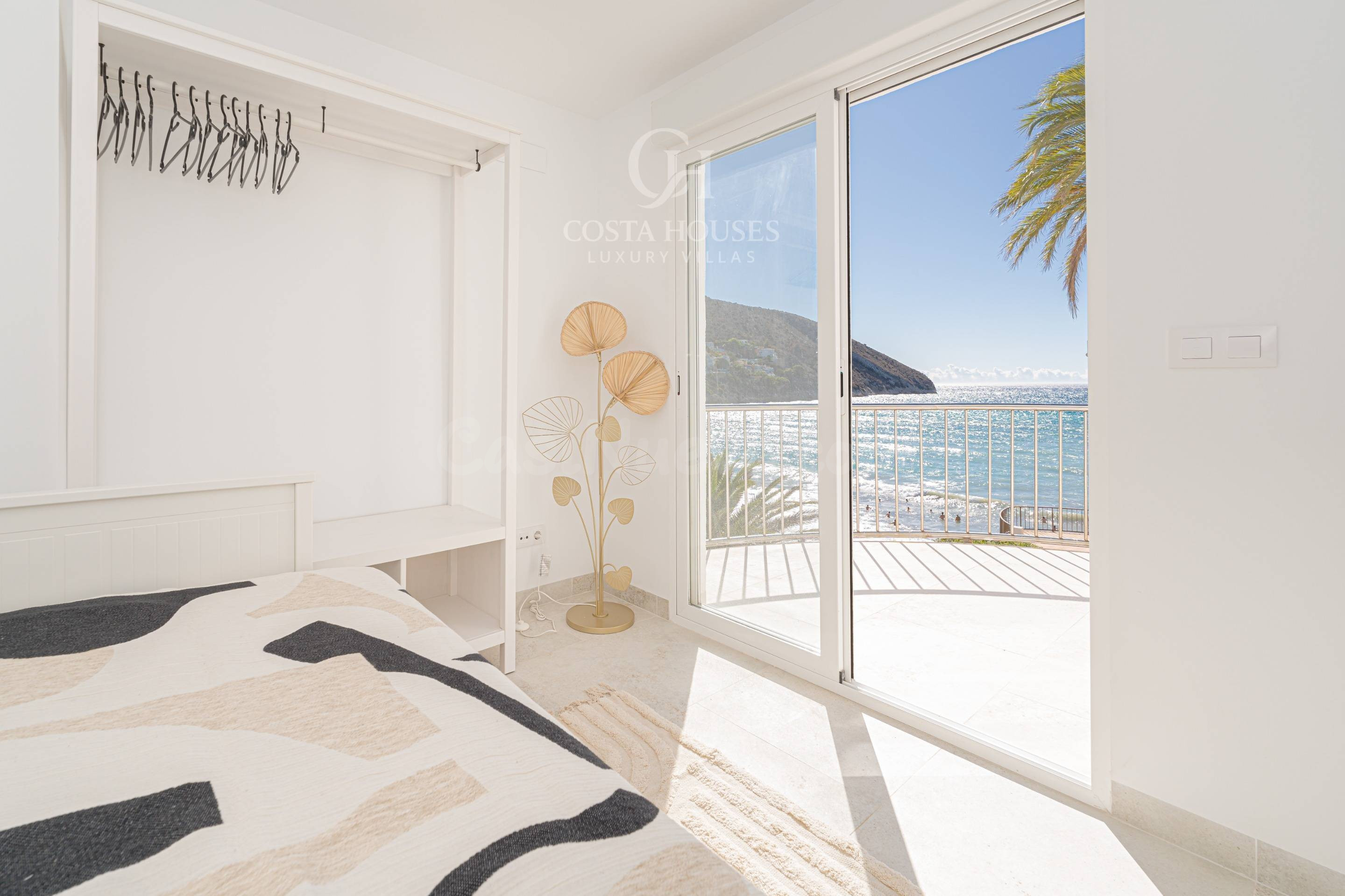 CASA ESCONDIDA · EN PRIMERA LINEA DE PLAYA EL PORTET, MORAIR - foto 4